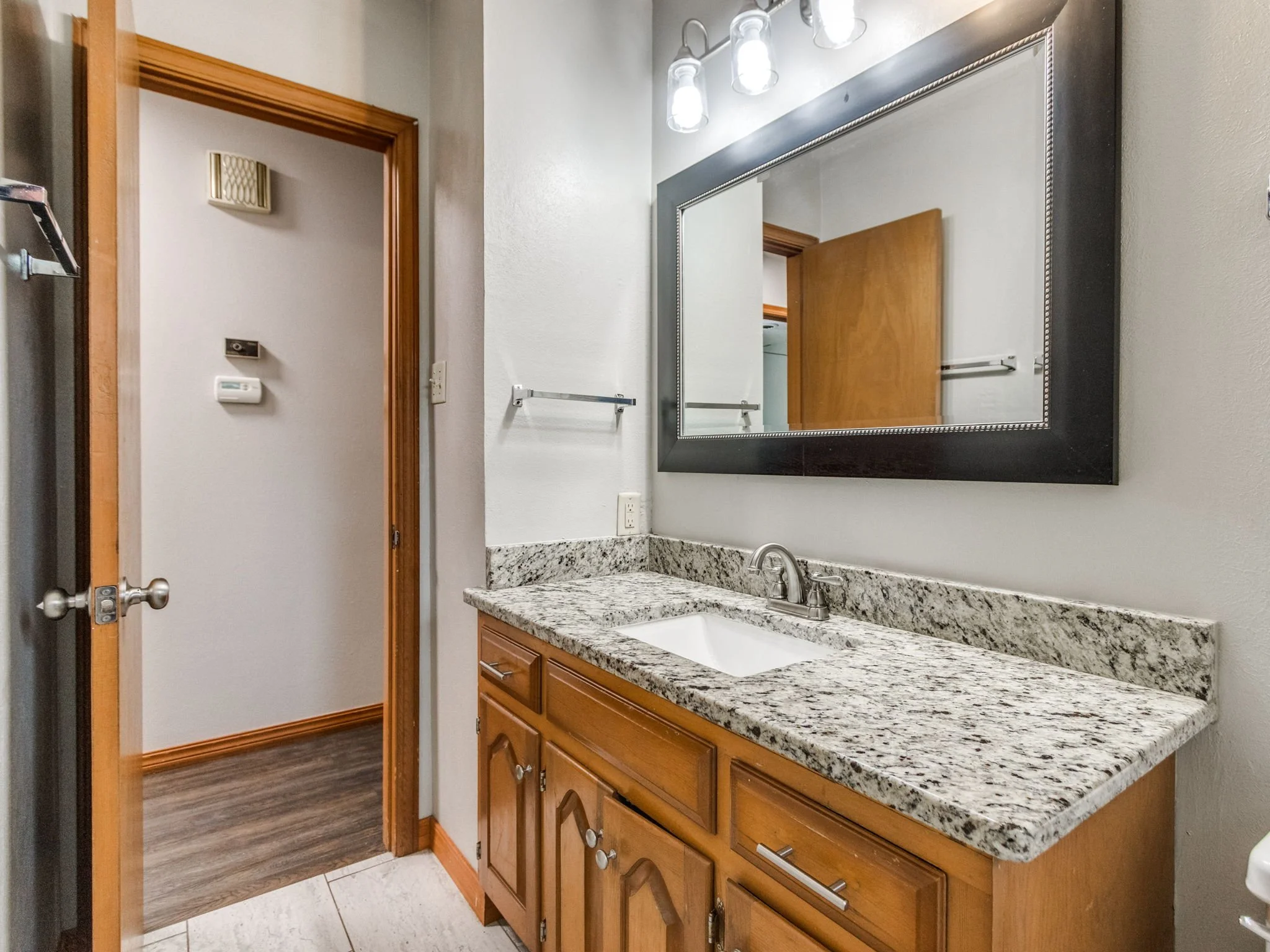 39-web-or-mls-1639 Westbrooke Terrace-39.jpg