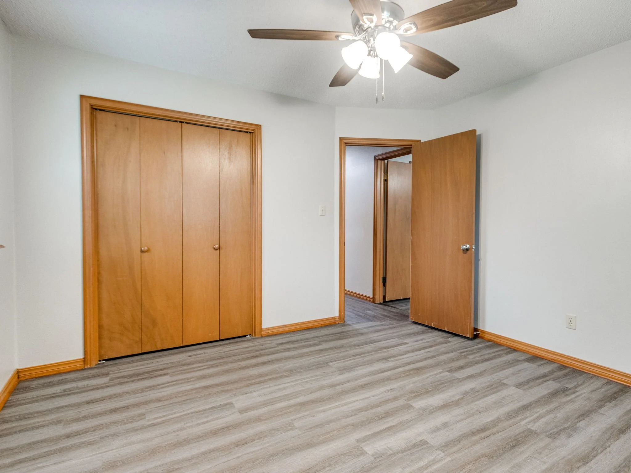 42-web-or-mls-1639 Westbrooke Terrace-42.jpg