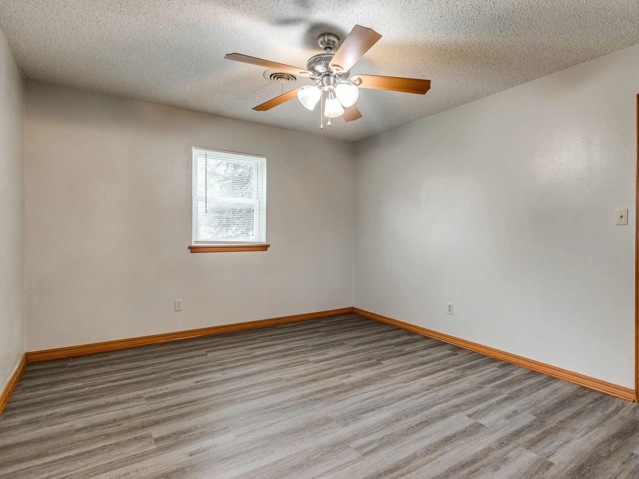 45-web-or-mls-1639 Westbrooke Terrace-45.jpg