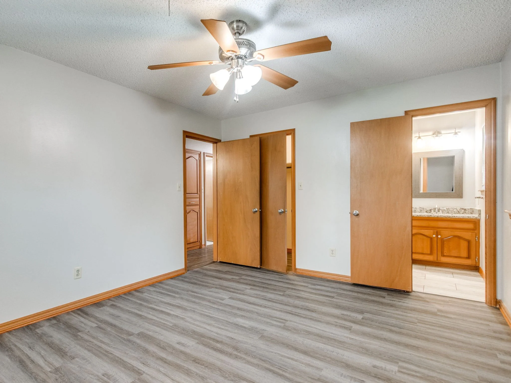 46-web-or-mls-1639 Westbrooke Terrace-46.jpg