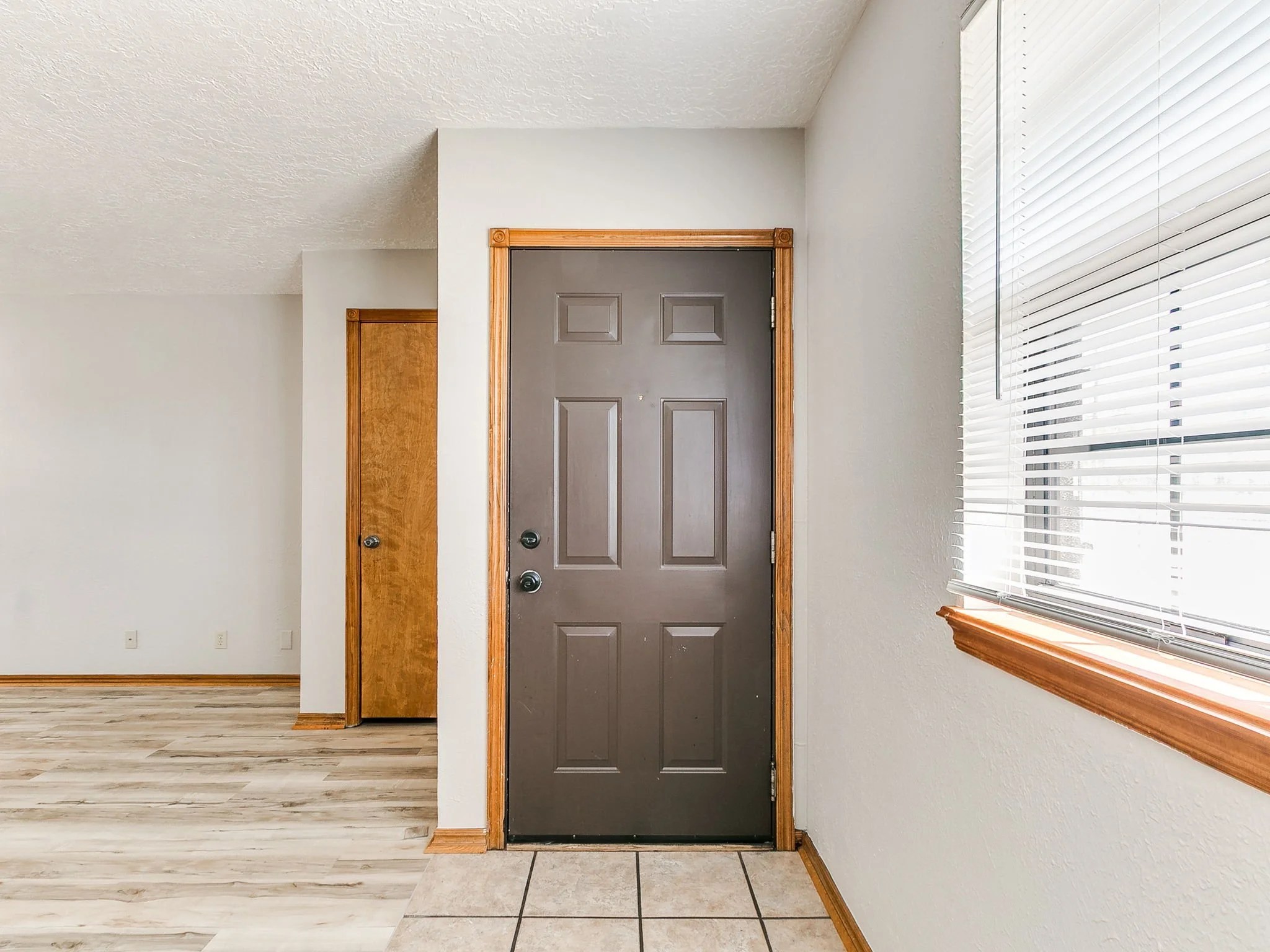 3-web-or-mls-1200 N Crawford Ave-4.jpg