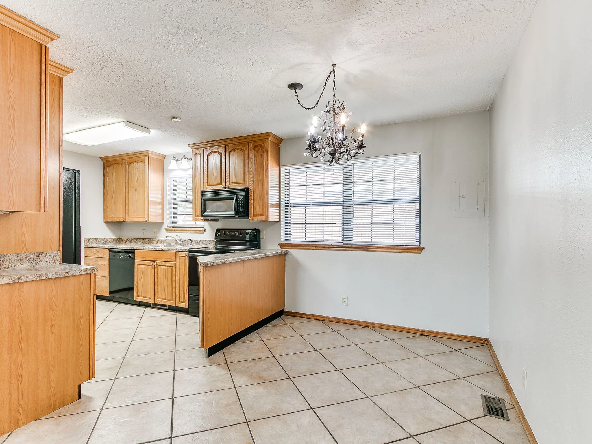 12-web-or-mls-1200 N Crawford Ave-13.jpg