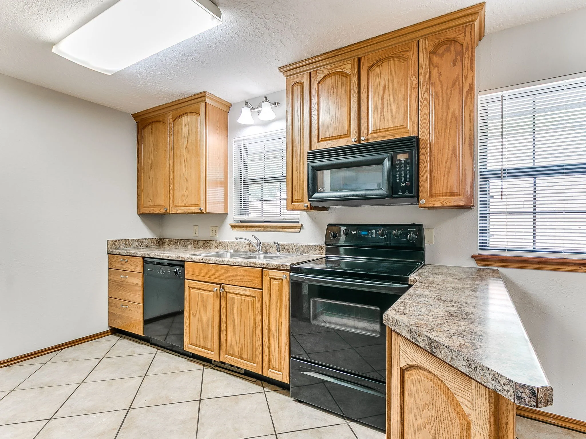 18-web-or-mls-1200 N Crawford Ave-19.jpg