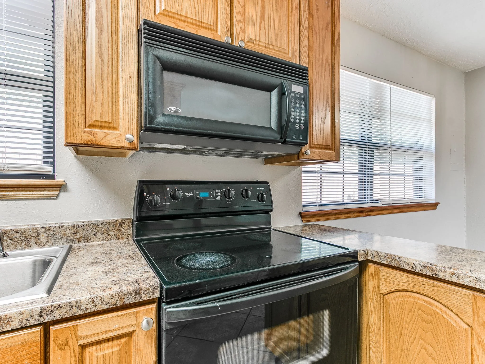 19-web-or-mls-1200 N Crawford Ave-20.jpg