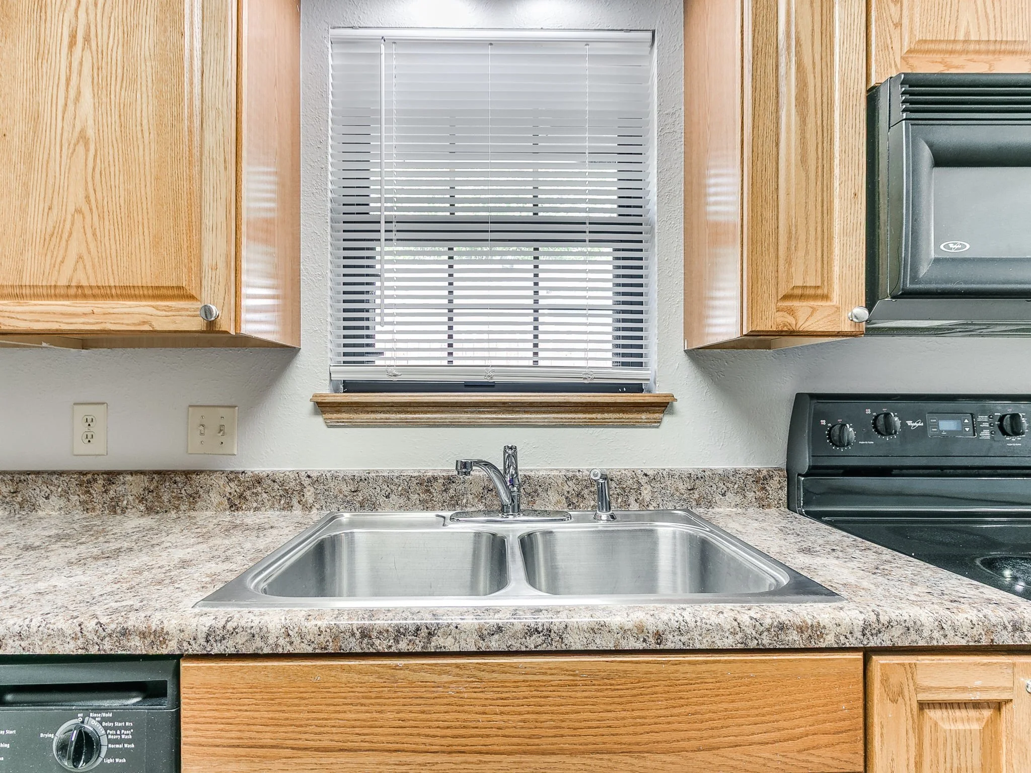 20-web-or-mls-1200 N Crawford Ave-21.jpg