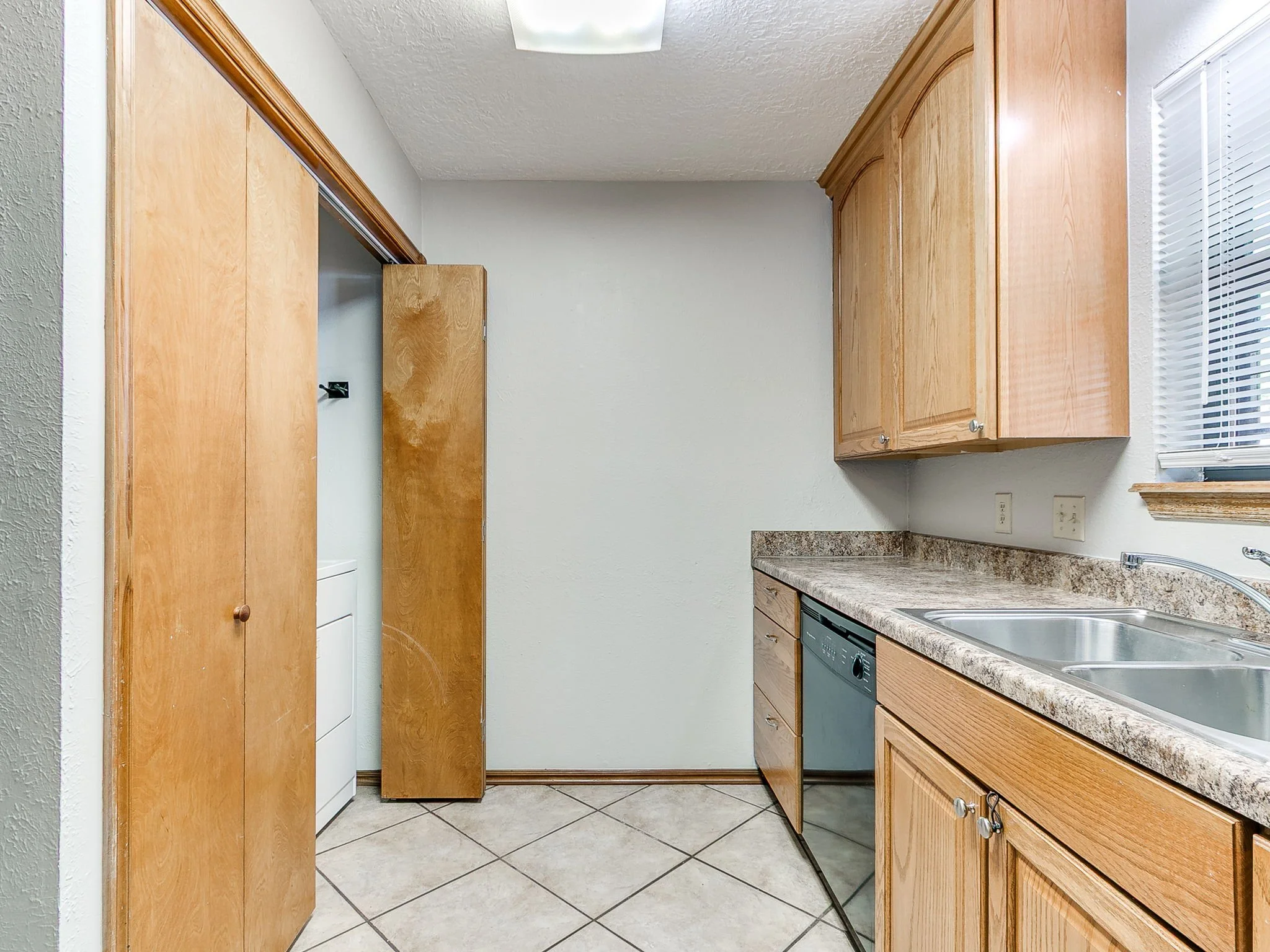 22-web-or-mls-1200 N Crawford Ave-23.jpg
