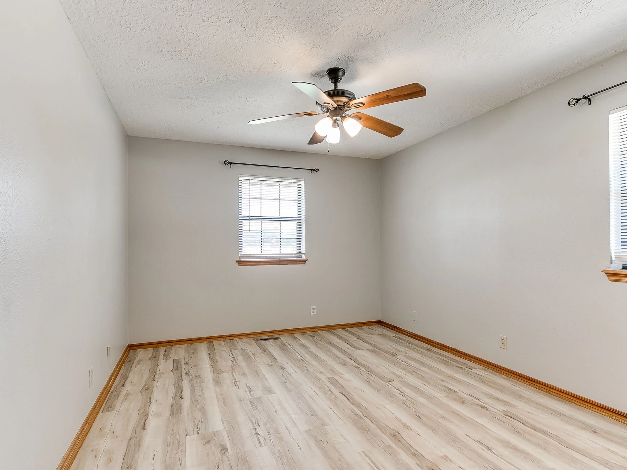 25-web-or-mls-1200 N Crawford Ave-26.jpg