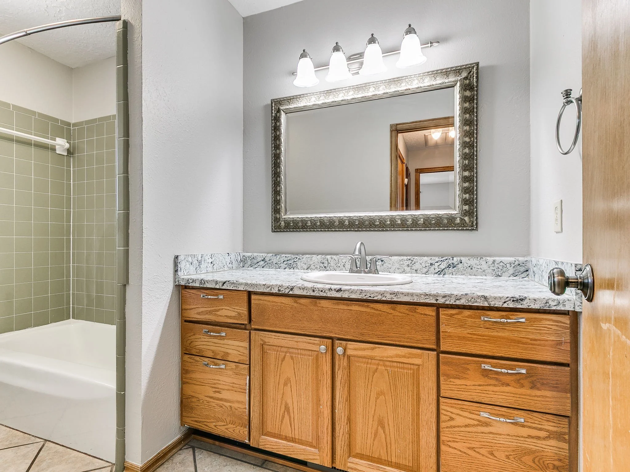 32-web-or-mls-1200 N Crawford Ave-33.jpg