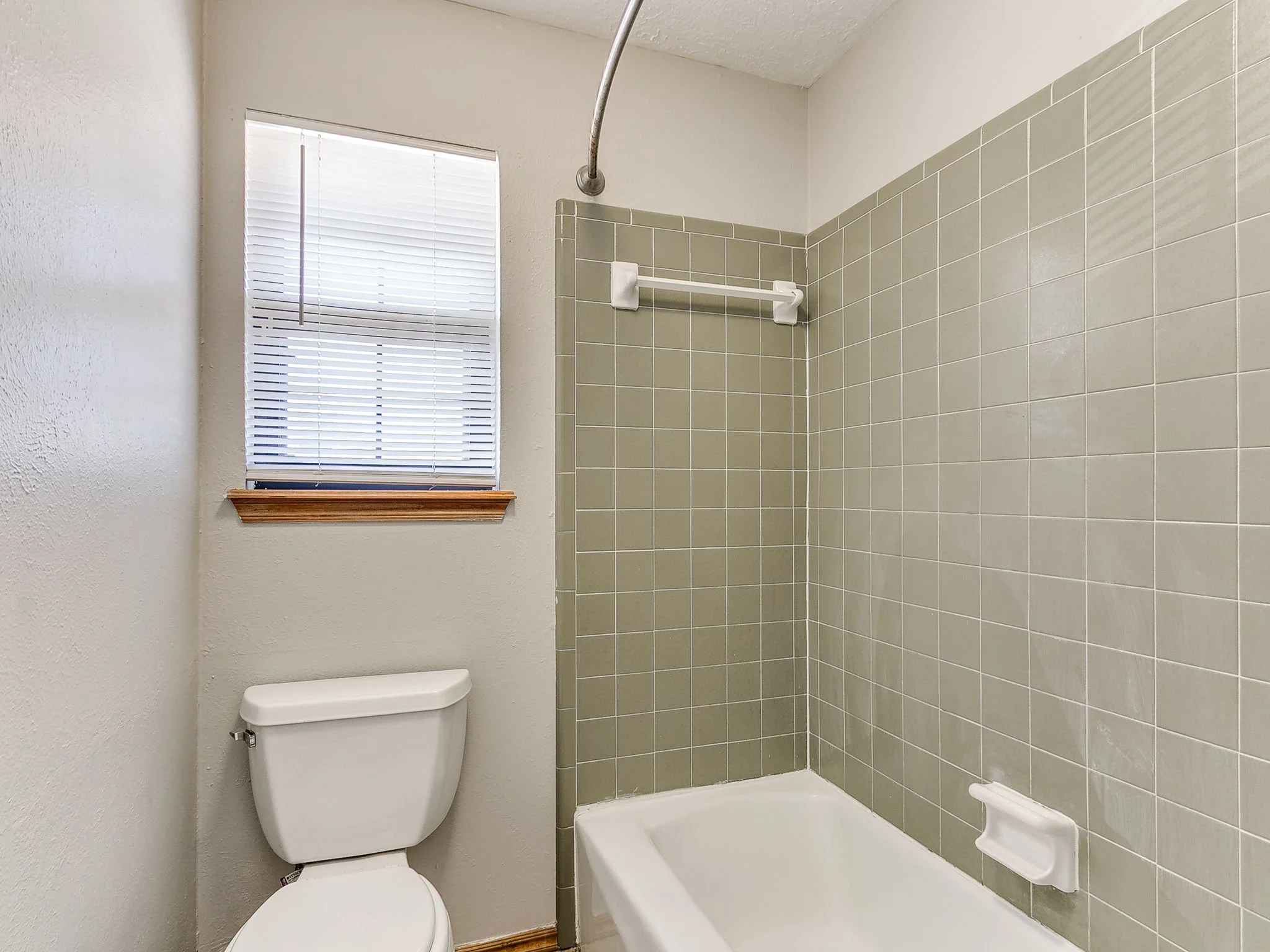 34-web-or-mls-1200 N Crawford Ave-35.jpg