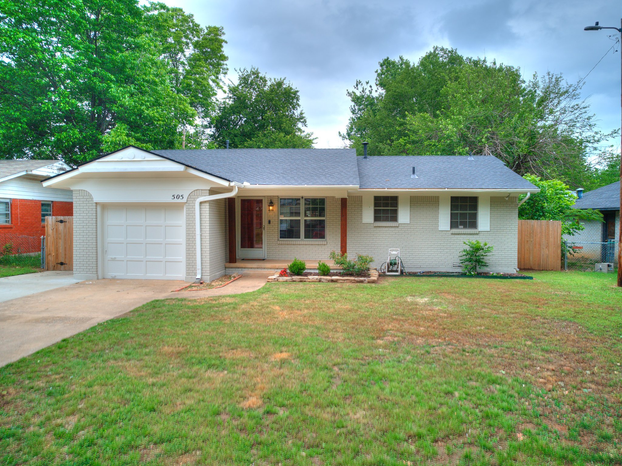 505 Inwood Dr-2.jpg