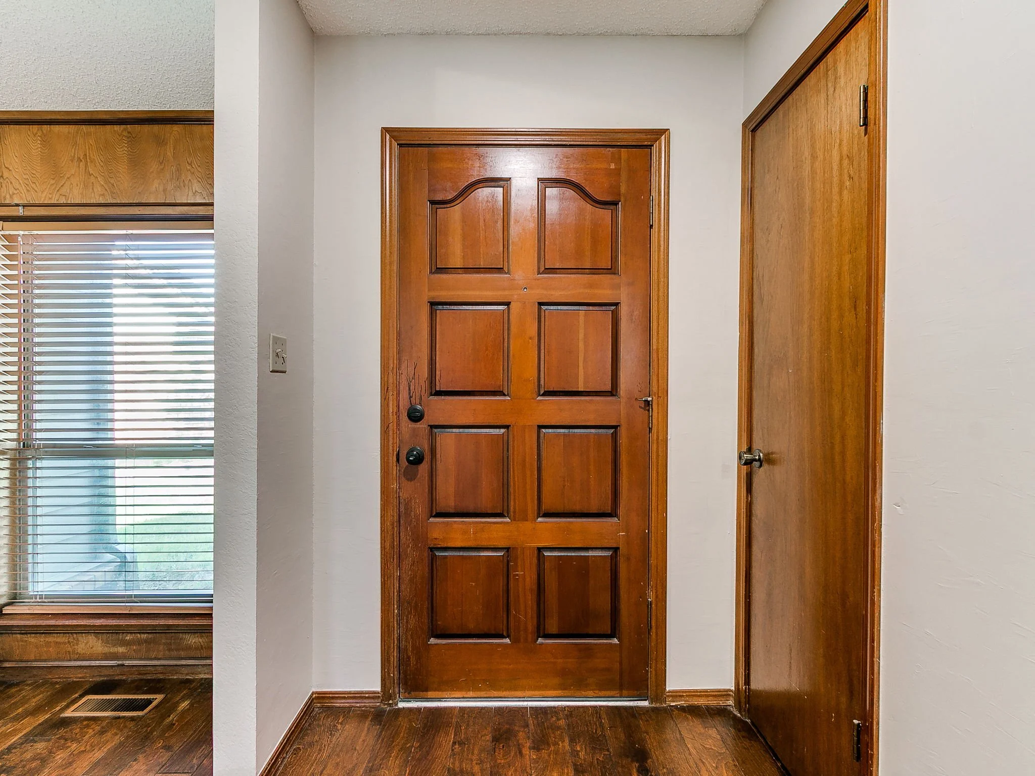 13-web-or-mls-4721 Persimmon Ct-14.jpg