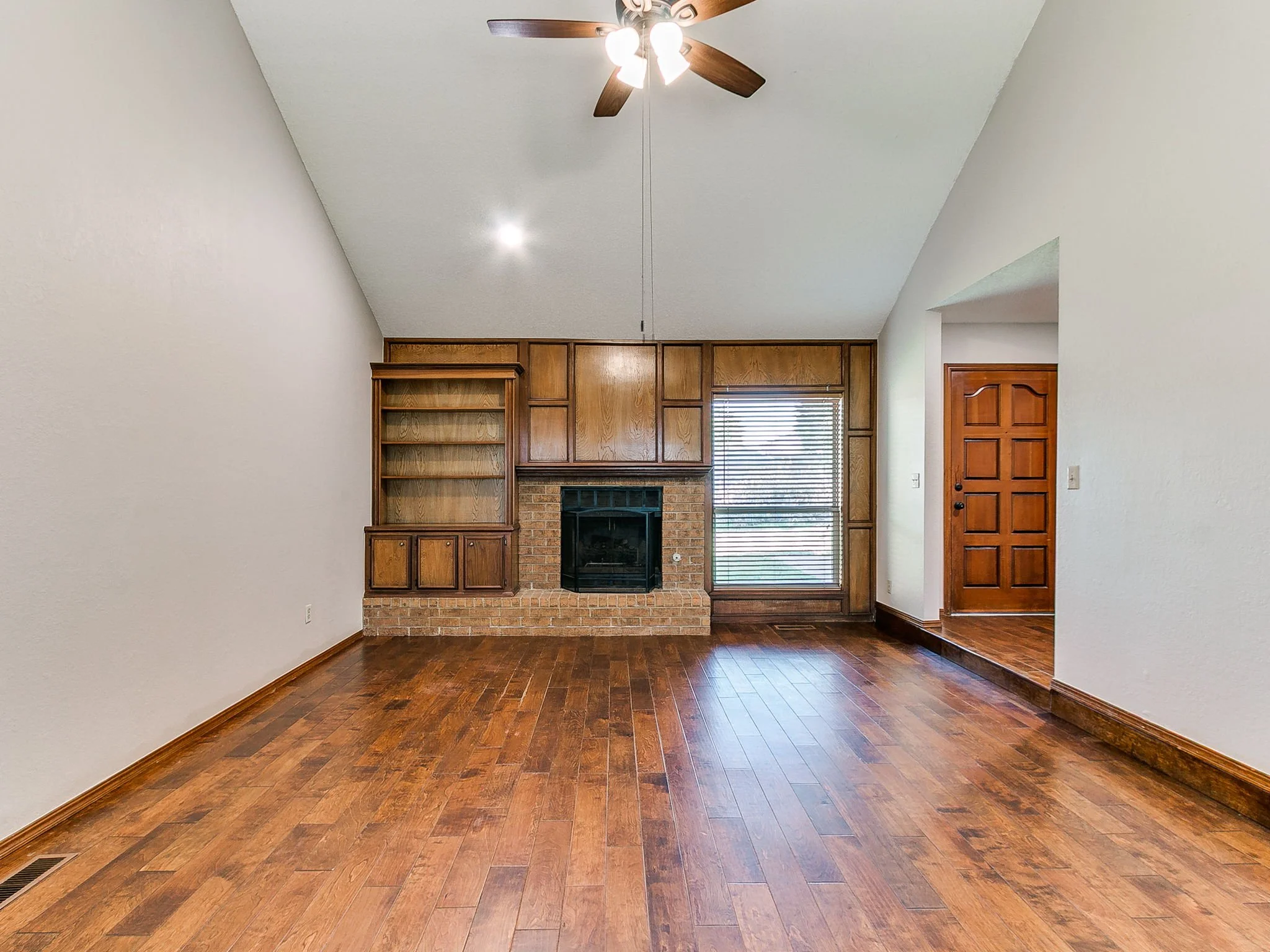 19-web-or-mls-4721 Persimmon Ct-20.jpg