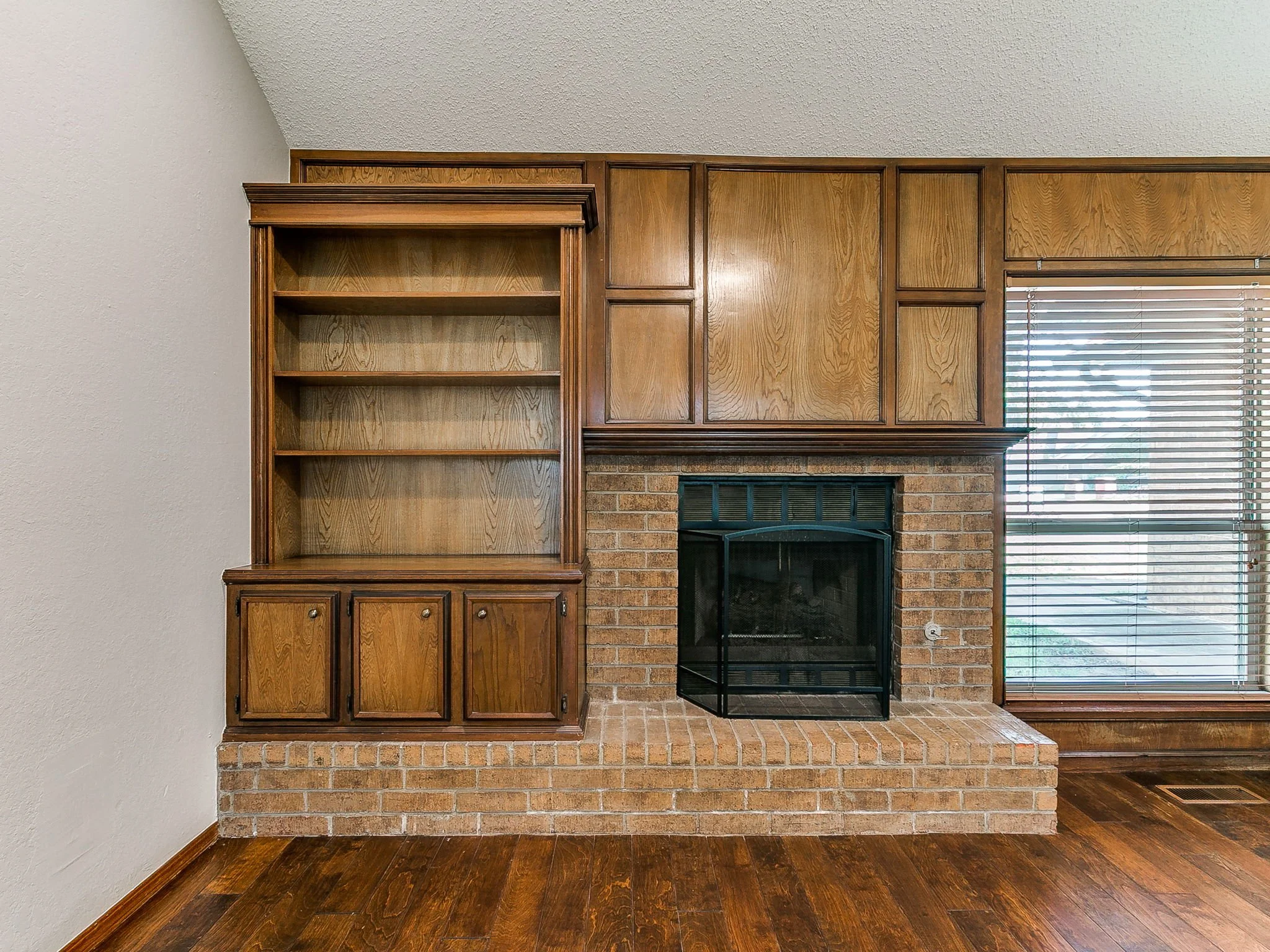 21-web-or-mls-4721 Persimmon Ct-22.jpg