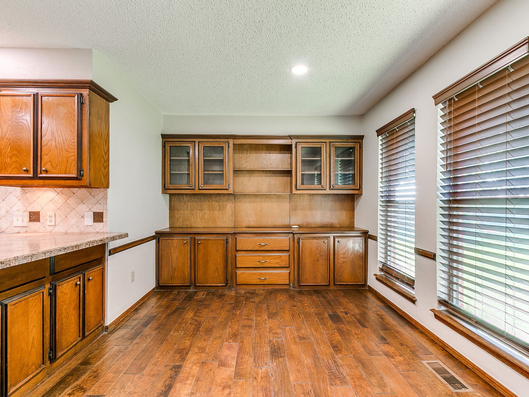 25-web-or-mls-4721 Persimmon Ct-26.jpg