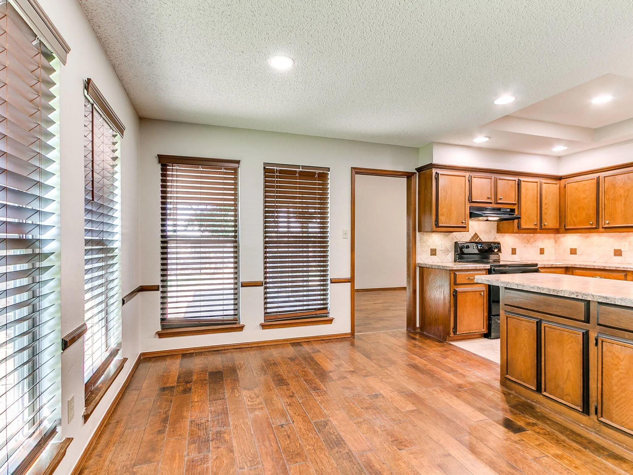 27-web-or-mls-4721 Persimmon Ct-28.jpg