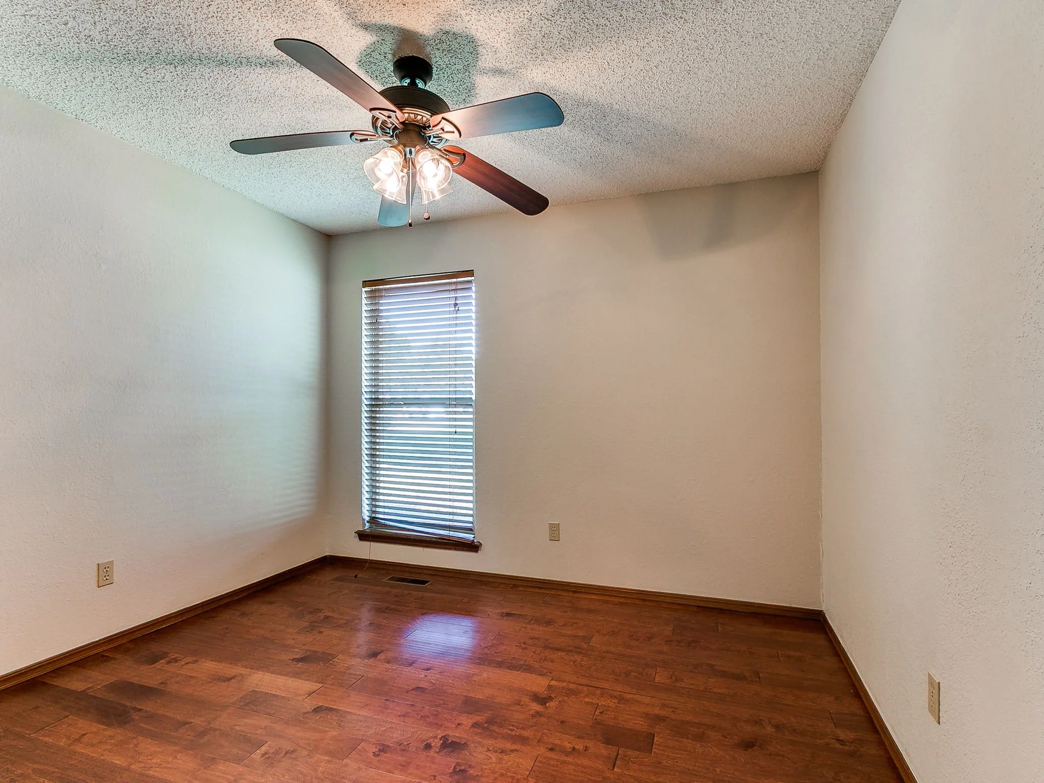 41-web-or-mls-4721 Persimmon Ct-42.jpg