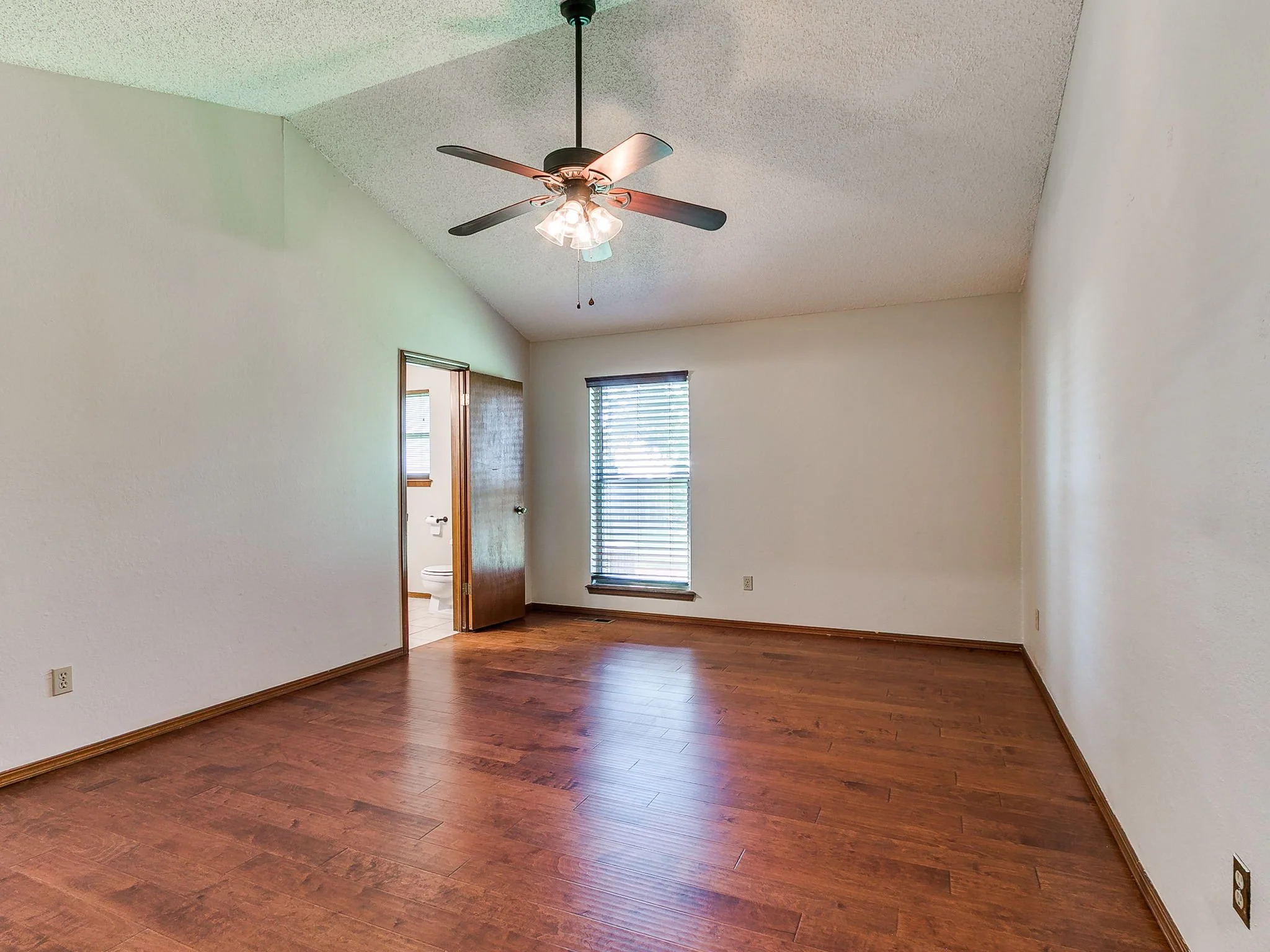 49-web-or-mls-4721 Persimmon Ct-50.jpg