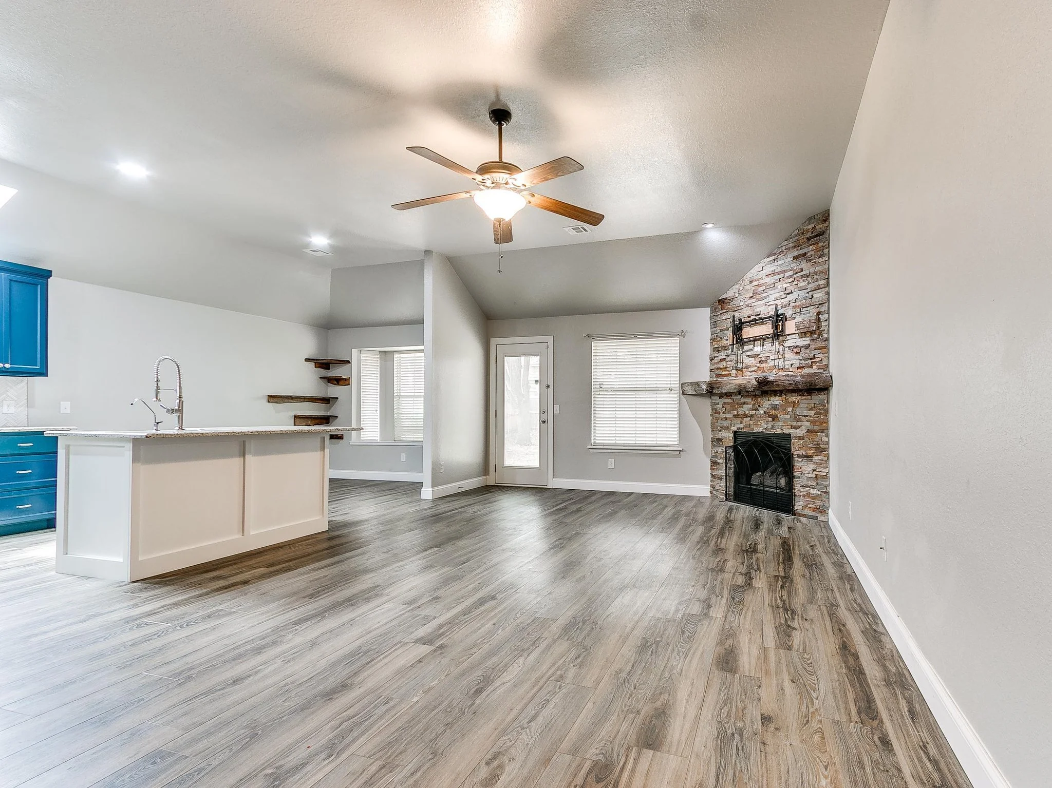 19-web-or-mls-713 Night Hawk Dr-20.jpg
