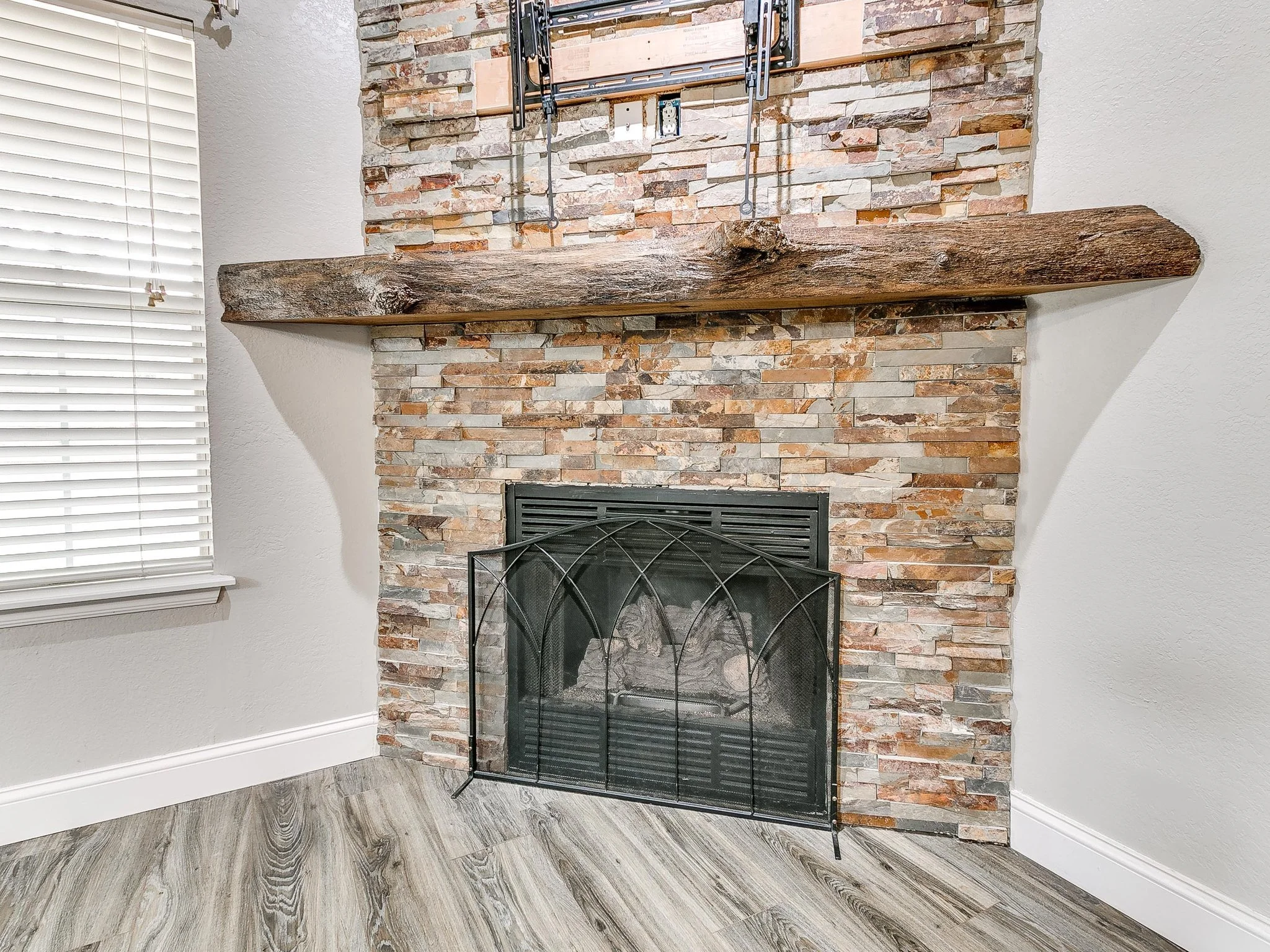 23-web-or-mls-713 Night Hawk Dr-24.jpg