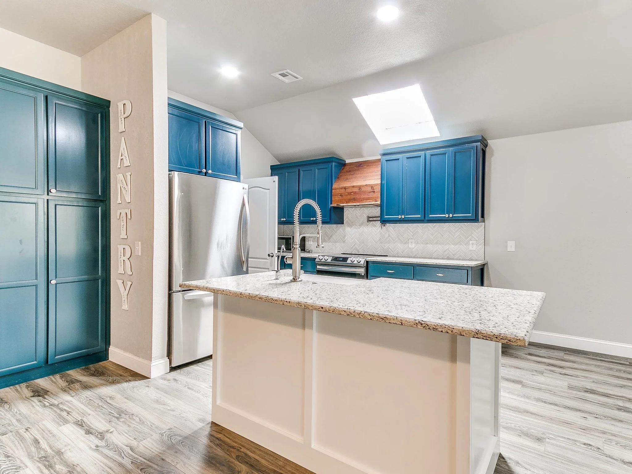 24-web-or-mls-713 Night Hawk Dr-25.jpg