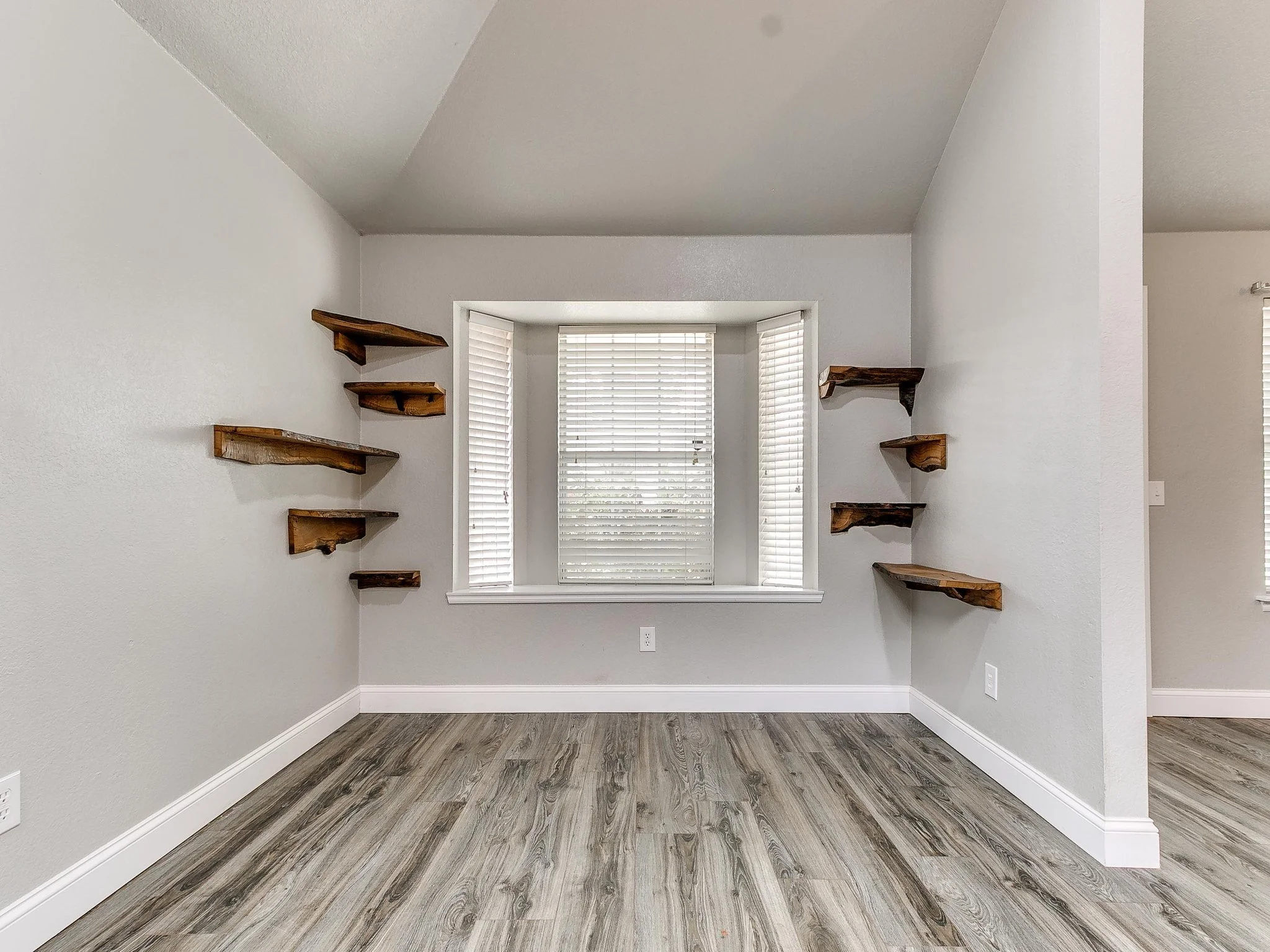 32-web-or-mls-713 Night Hawk Dr-33.jpg