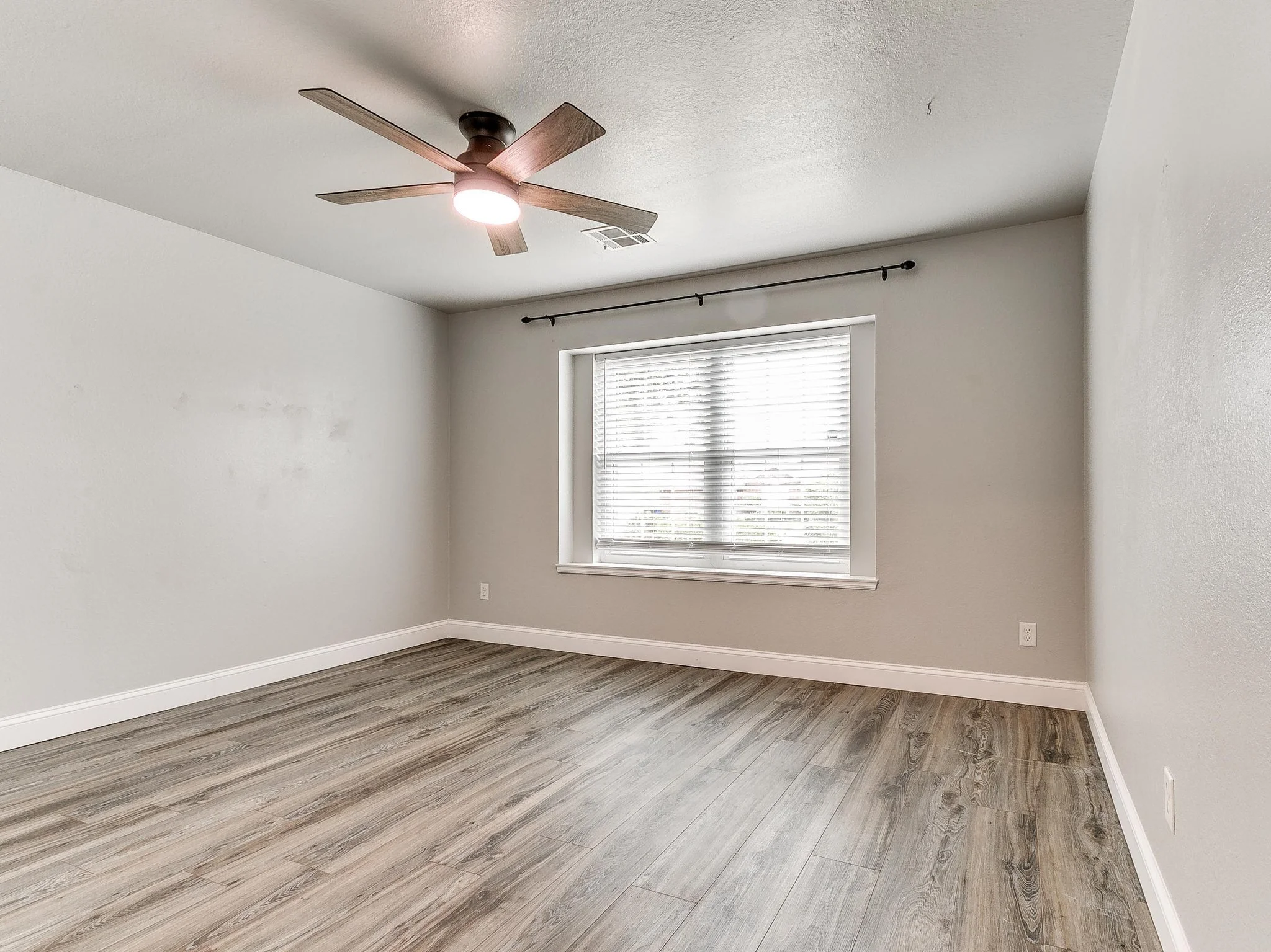 36-web-or-mls-713 Night Hawk Dr-37.jpg