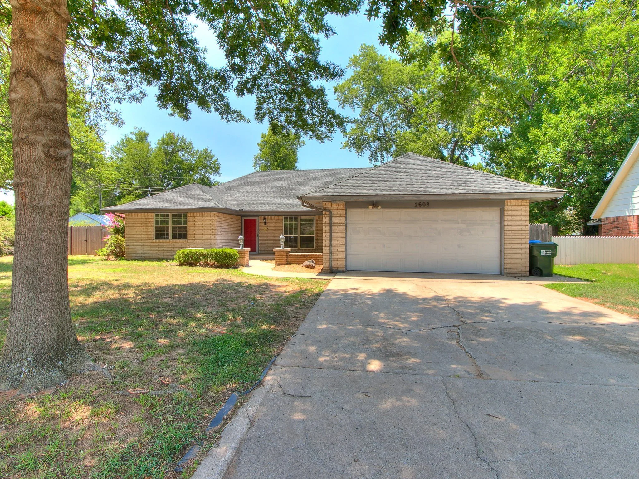 2-web-or-mls-2608 Linden Ave-2.jpg