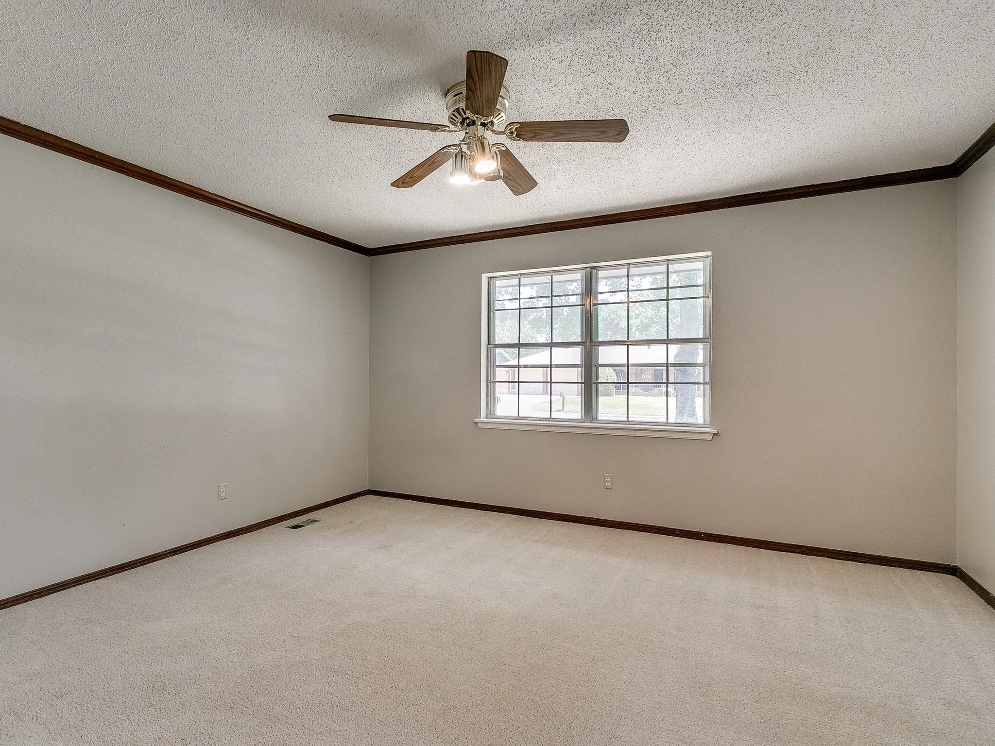 15-web-or-mls-2608 Linden Ave-15.jpg