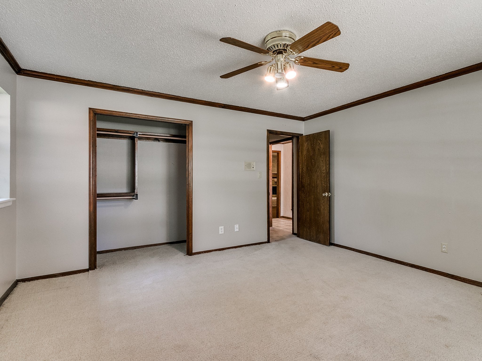 17-web-or-mls-2608 Linden Ave-17.jpg