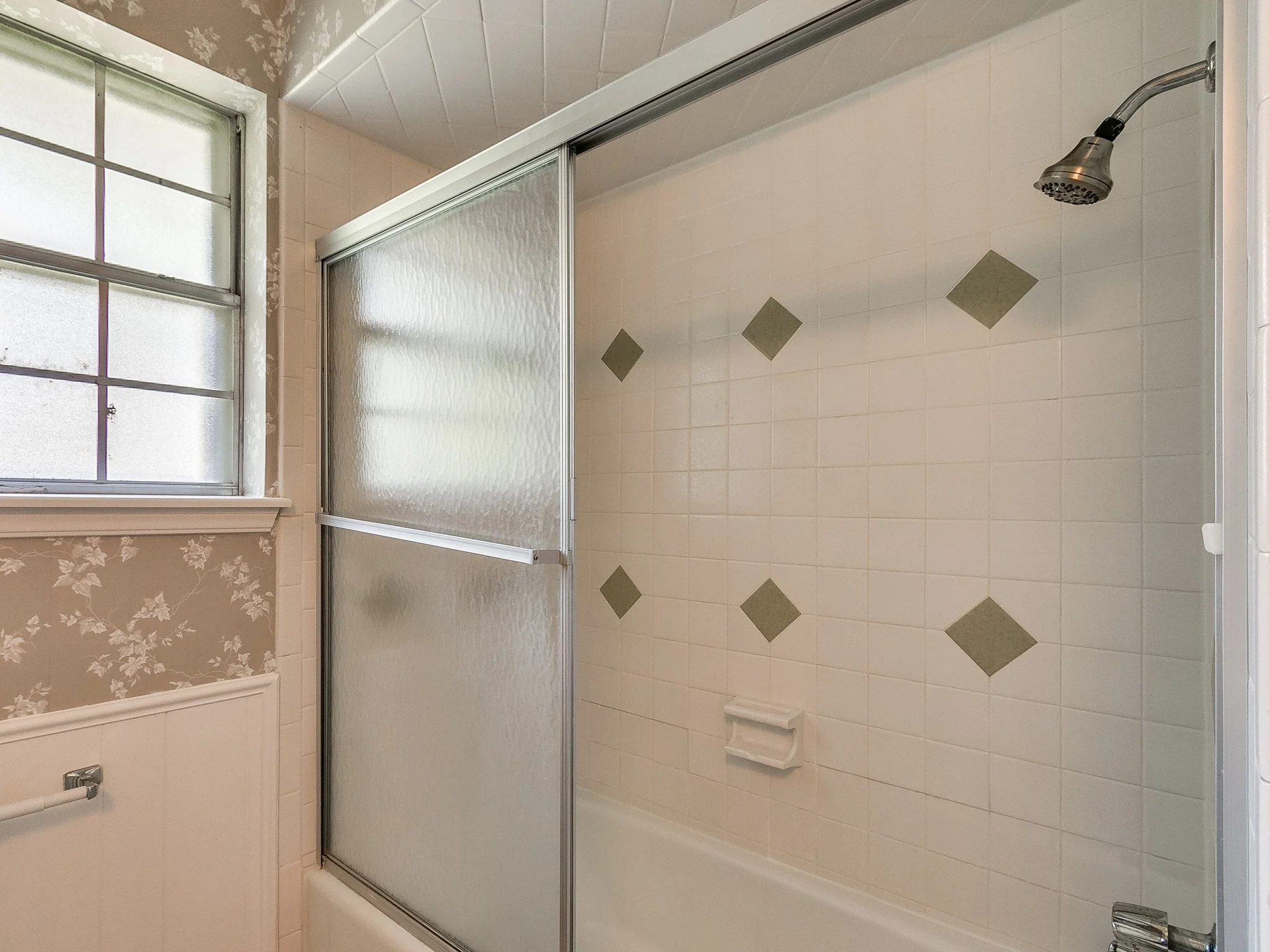 20-web-or-mls-2608 Linden Ave-20.jpg