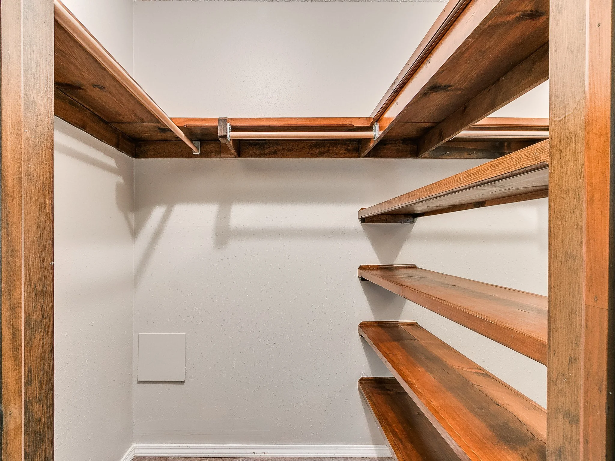 30-web-or-mls-2608 Linden Ave-30.jpg
