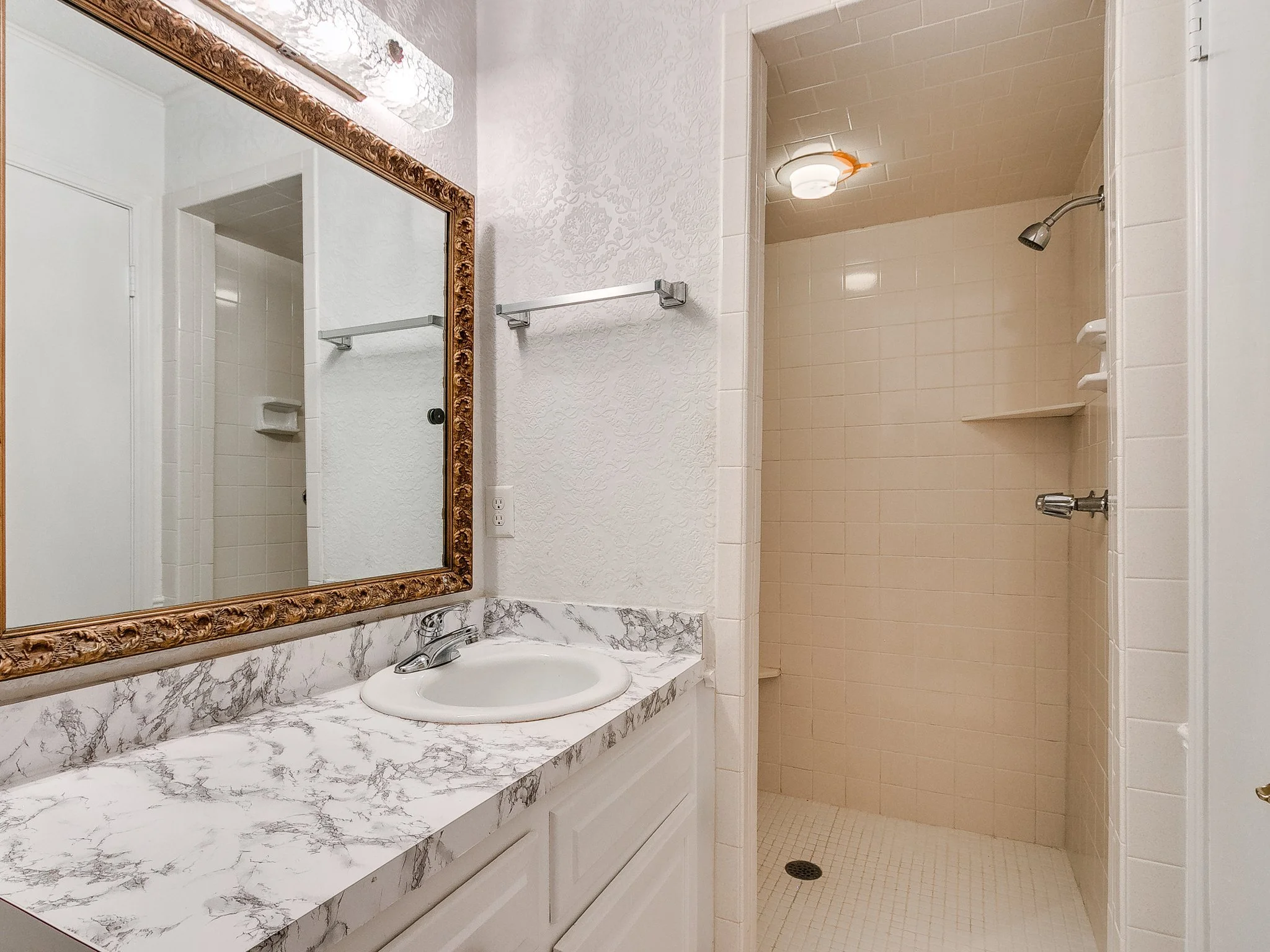 33-web-or-mls-2608 Linden Ave-33.jpg