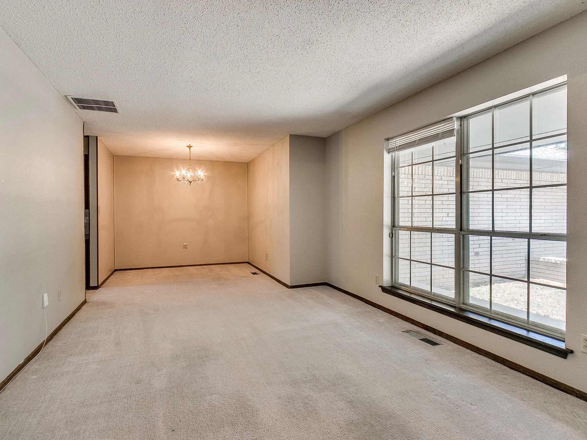 35-web-or-mls-2608 Linden Ave-35.jpg