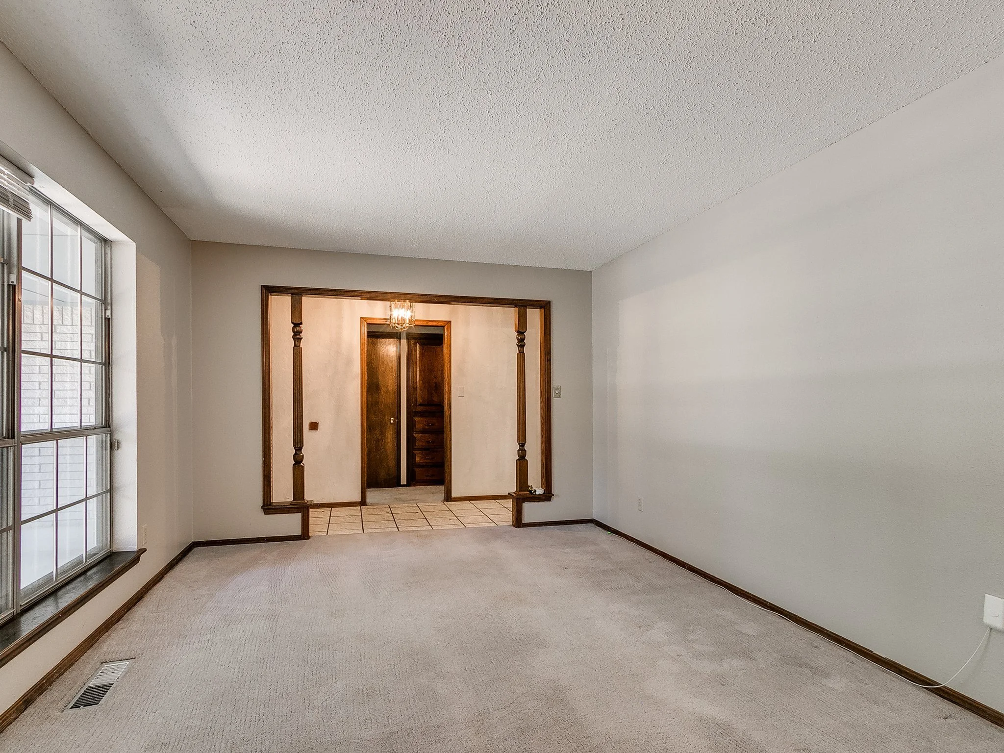 41-web-or-mls-2608 Linden Ave-41.jpg