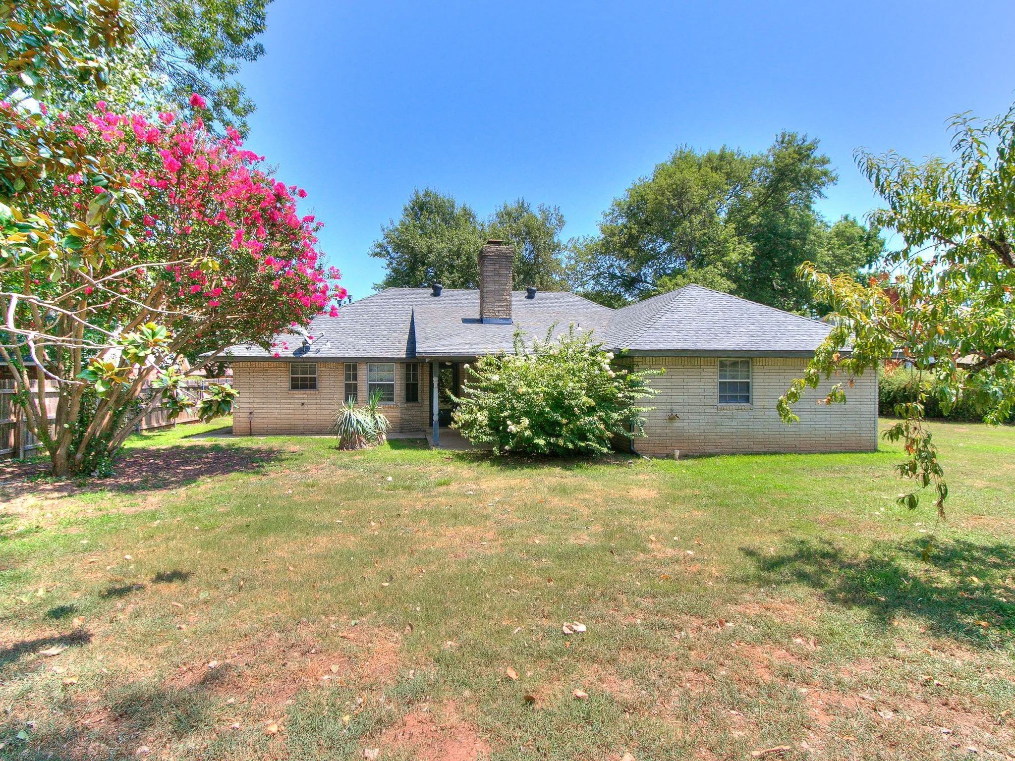 10-web-or-mls-2608 Linden Ave-10.jpg