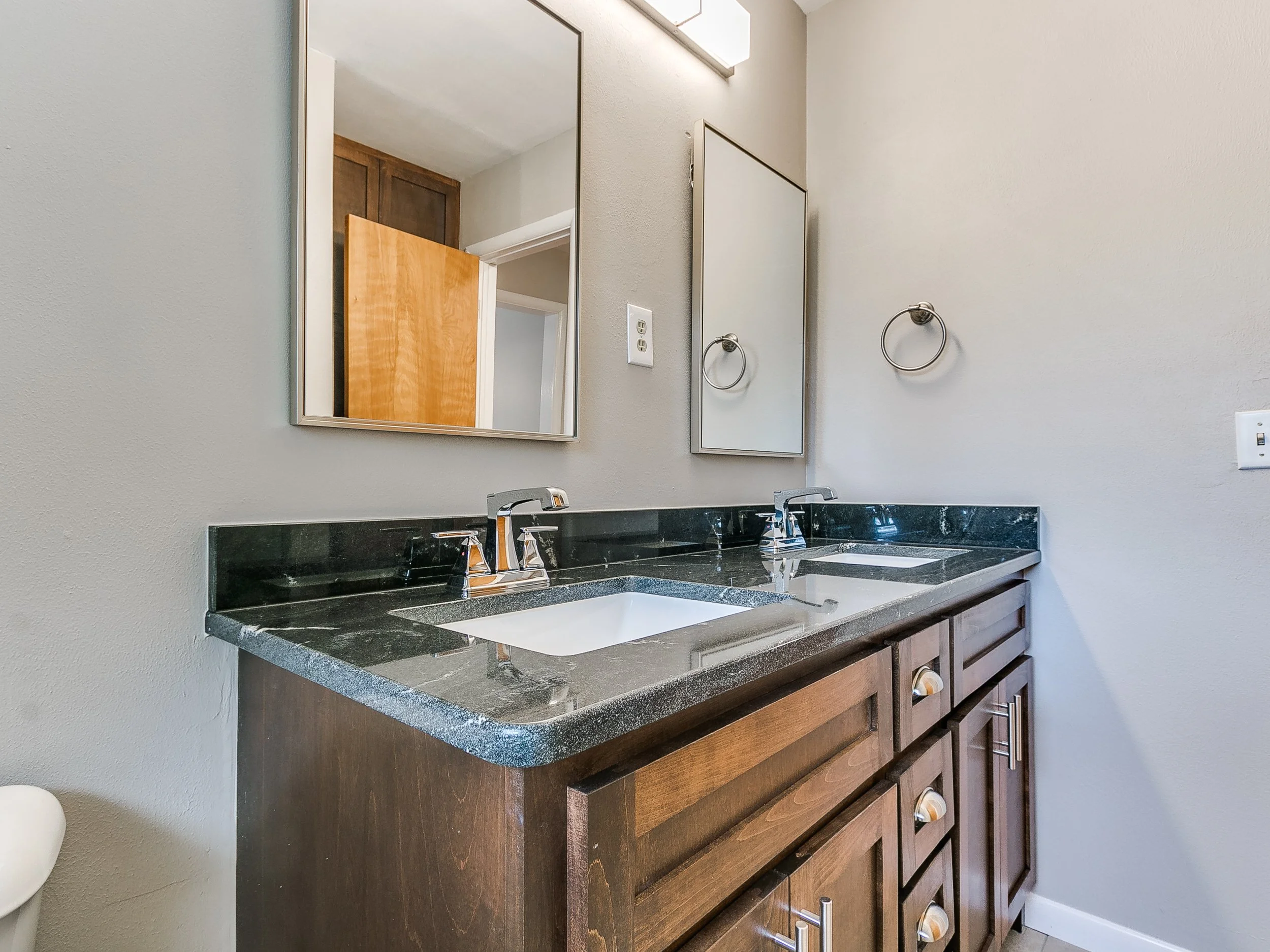 1214 Cruce St-34.jpg