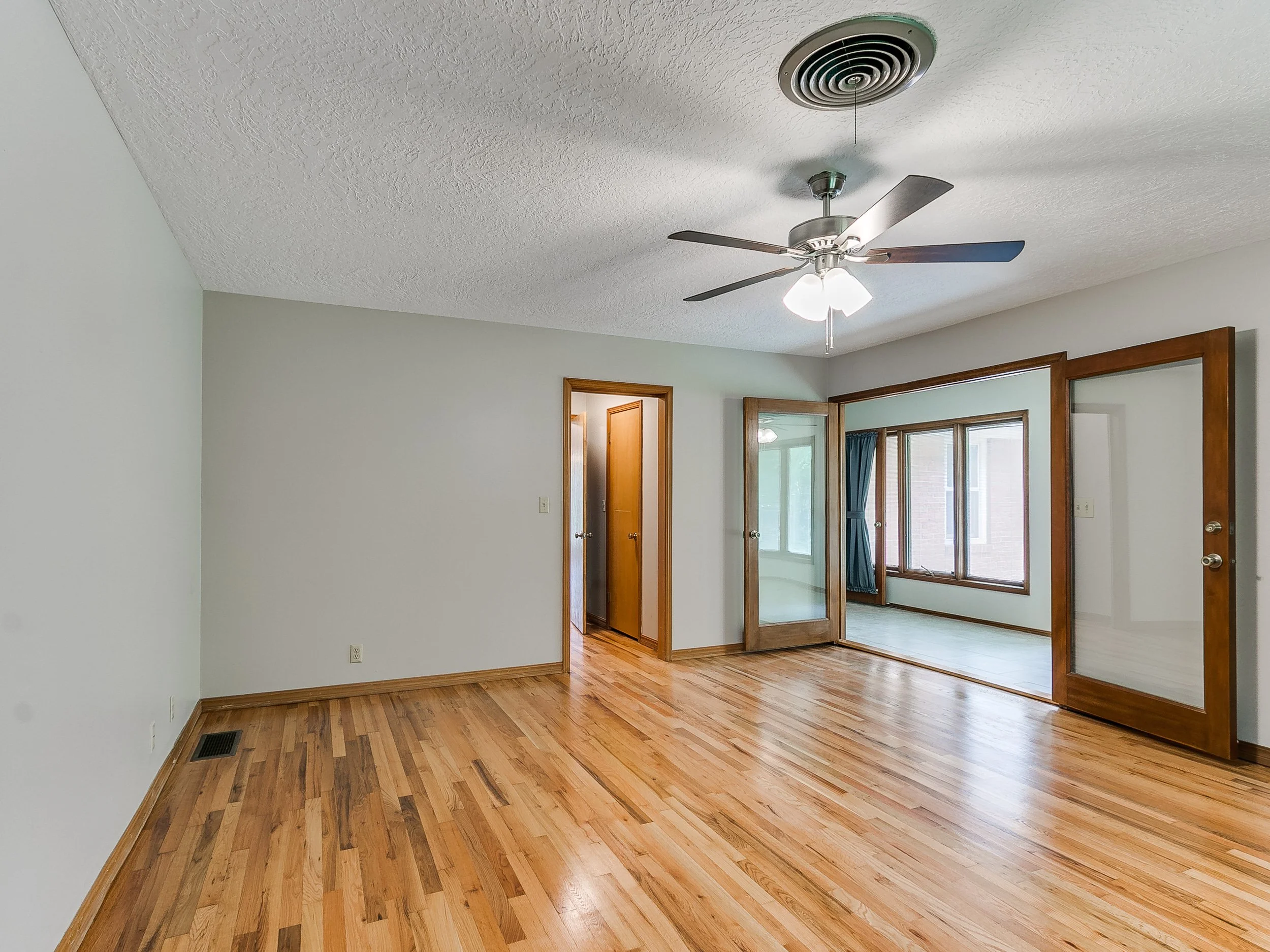 1214 Cruce St-44.jpg
