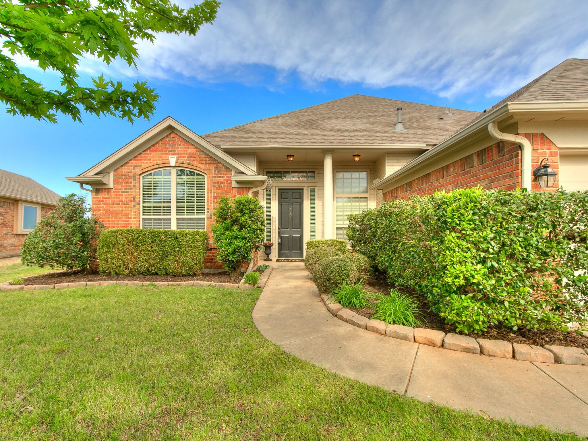 1-web-or-mls-4208 Moorgate Dr-2.jpg