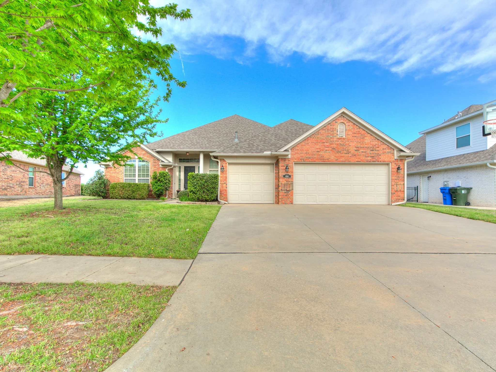 5-web-or-mls-4208 Moorgate Dr-6.jpg