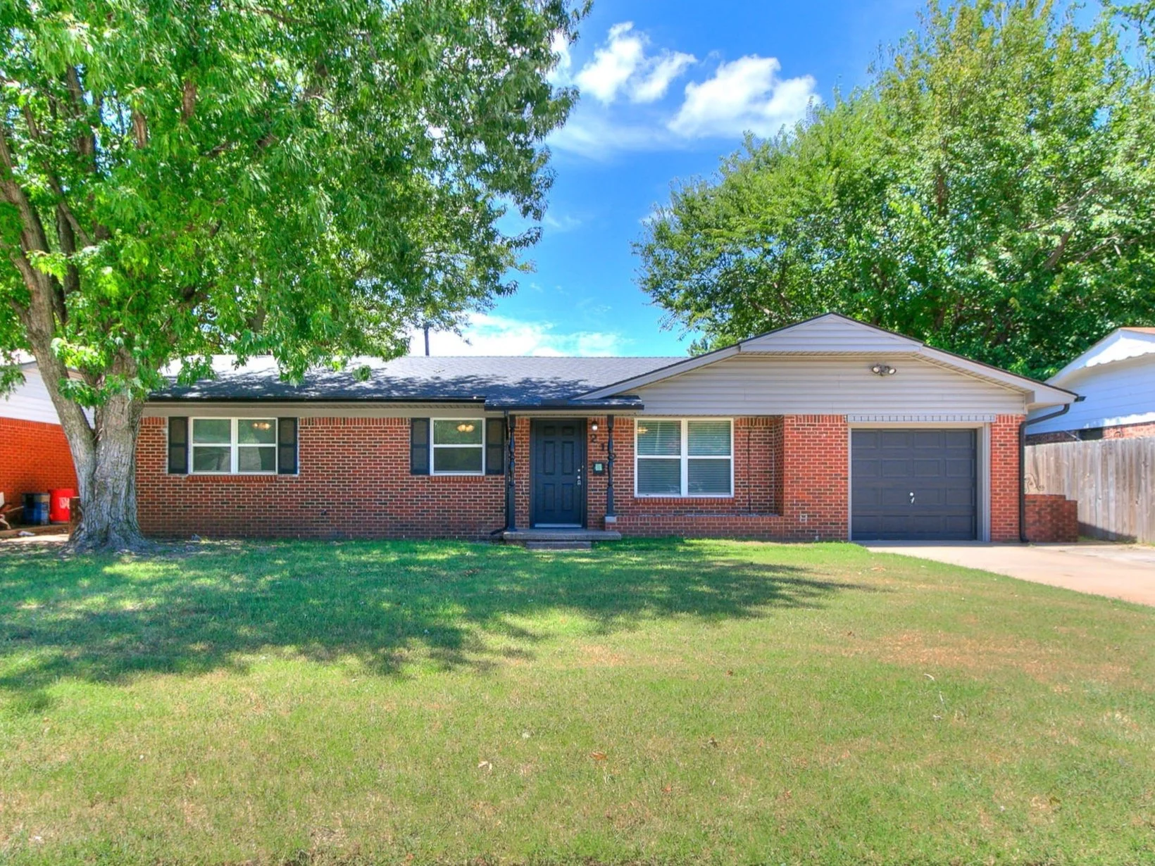 5-web-or-mls-212 S Mercedes Dr-6.jpg