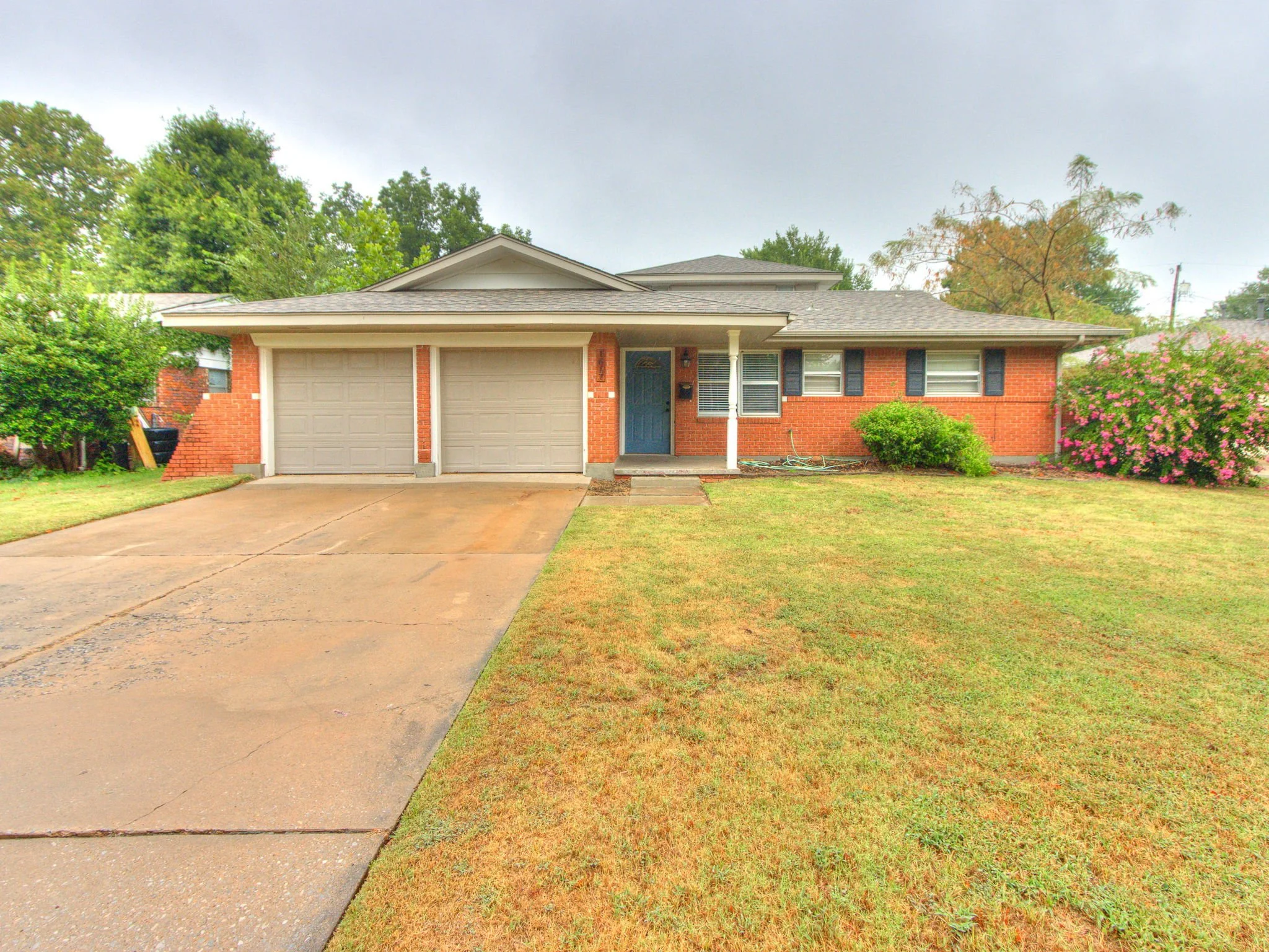 4-web-or-mls-1617 Avondale Dr-4.jpg