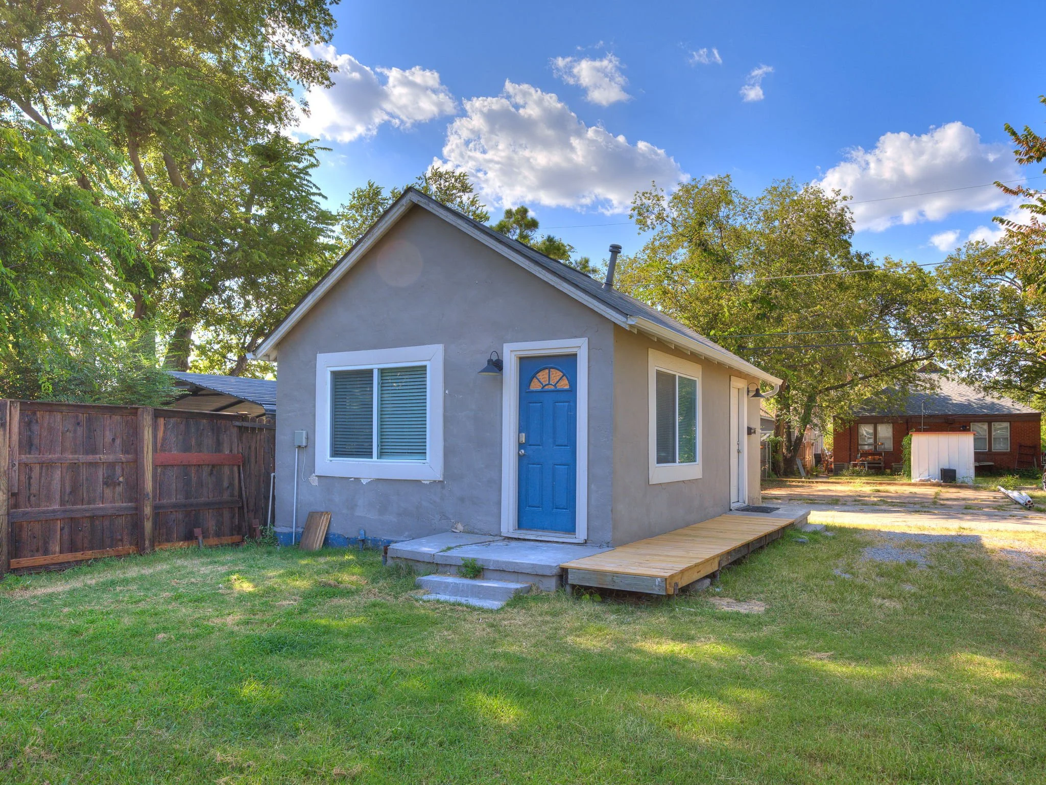 22-web-or-mls-217 E Daws St 1-6.jpg