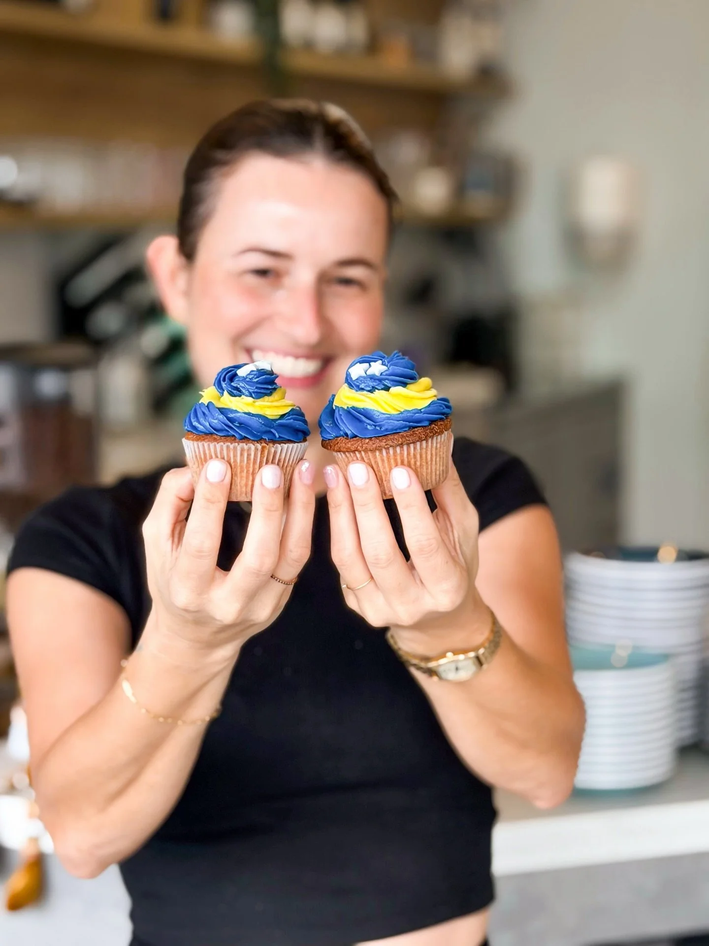 Are you as excited about the blue wave dominance as we are!? 🌊💙 Special cupcakes available tomorrow 💛💙🤍
BAN PA BAI!⚽️🇨🇼