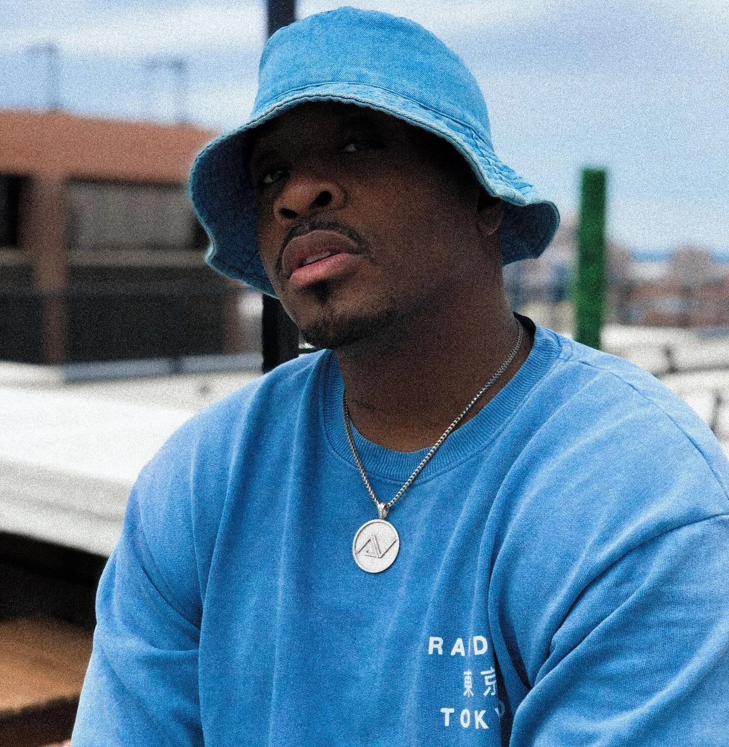 𝔫𝔬 𝔠𝔢𝔦𝔩𝔦𝔫𝔤𝔰

.
.
.

#photography #photographer #studio #rapper #rap #artist #newyork #nyc #bronx #brooklyn #queens #harlem #manhattan #statenisland #longisland #tristate #connecticut #ct #buckethat #rooftop #summervibes #skyblue #low #music