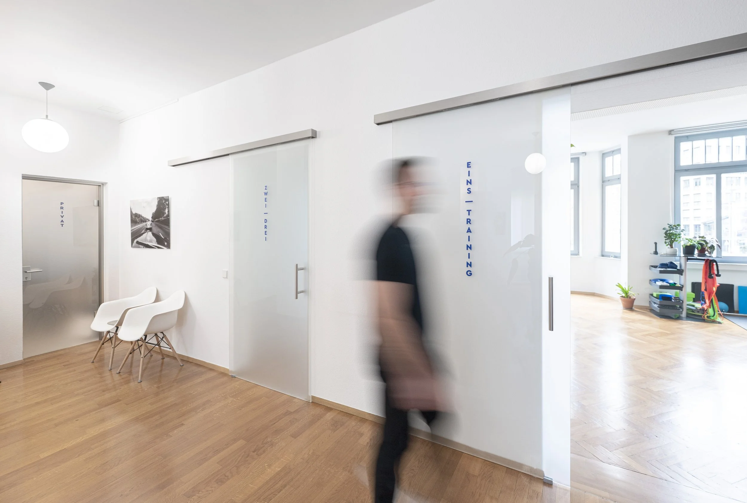 Flur und Eingangsbereich der Praxis Therapiezentrum Kirchner Stuttgart