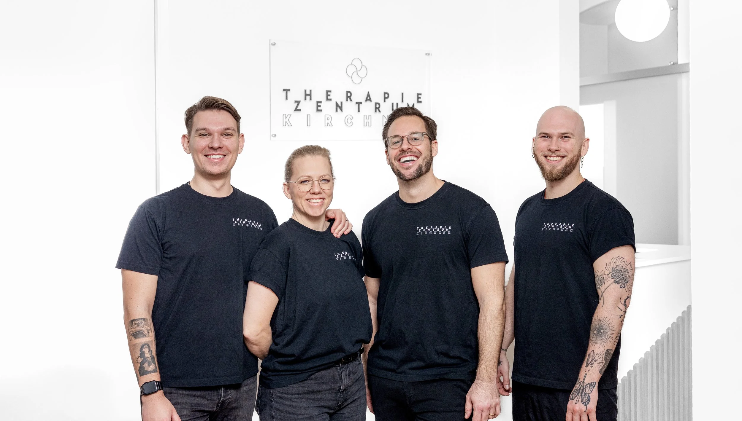 Teamfoto der Physiotherapeuten im Therapiezentrum Kirchner Stuttgart