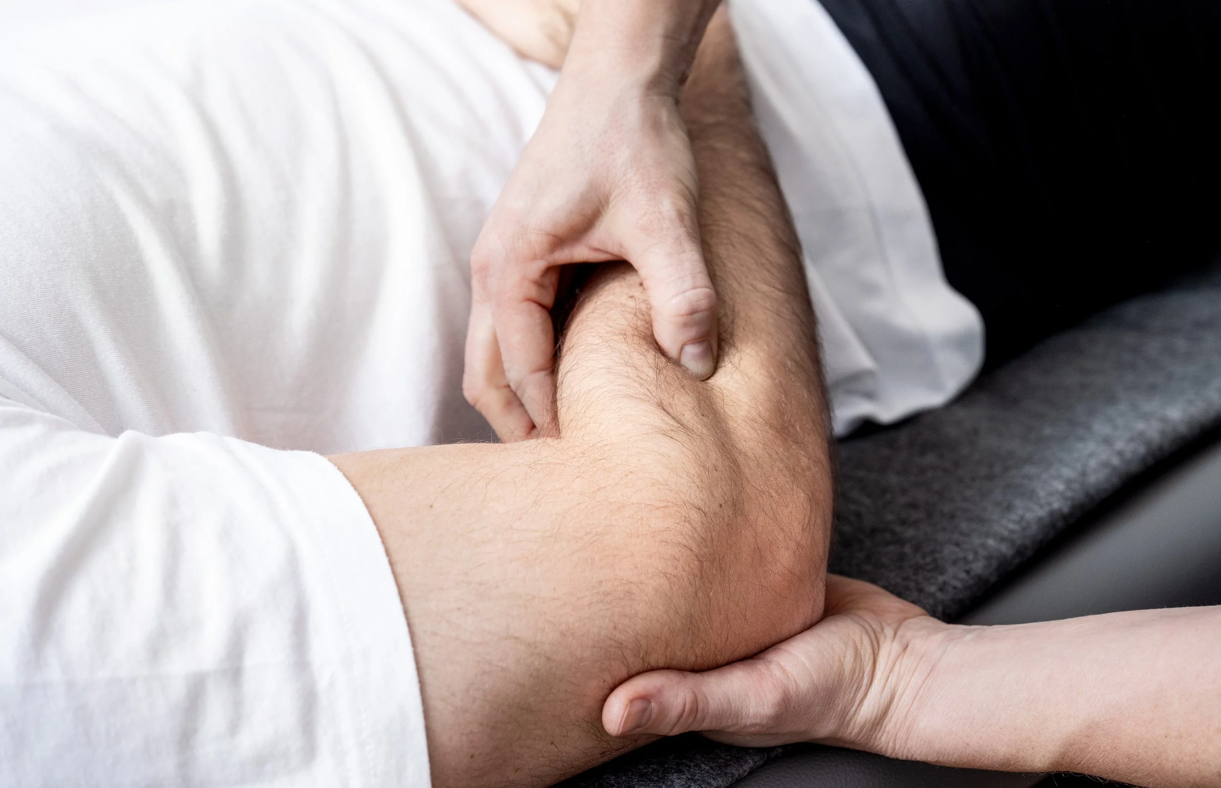 Manualtherapie Behandlung am Arm im Therapiezentrum Kirchner Stuttgart