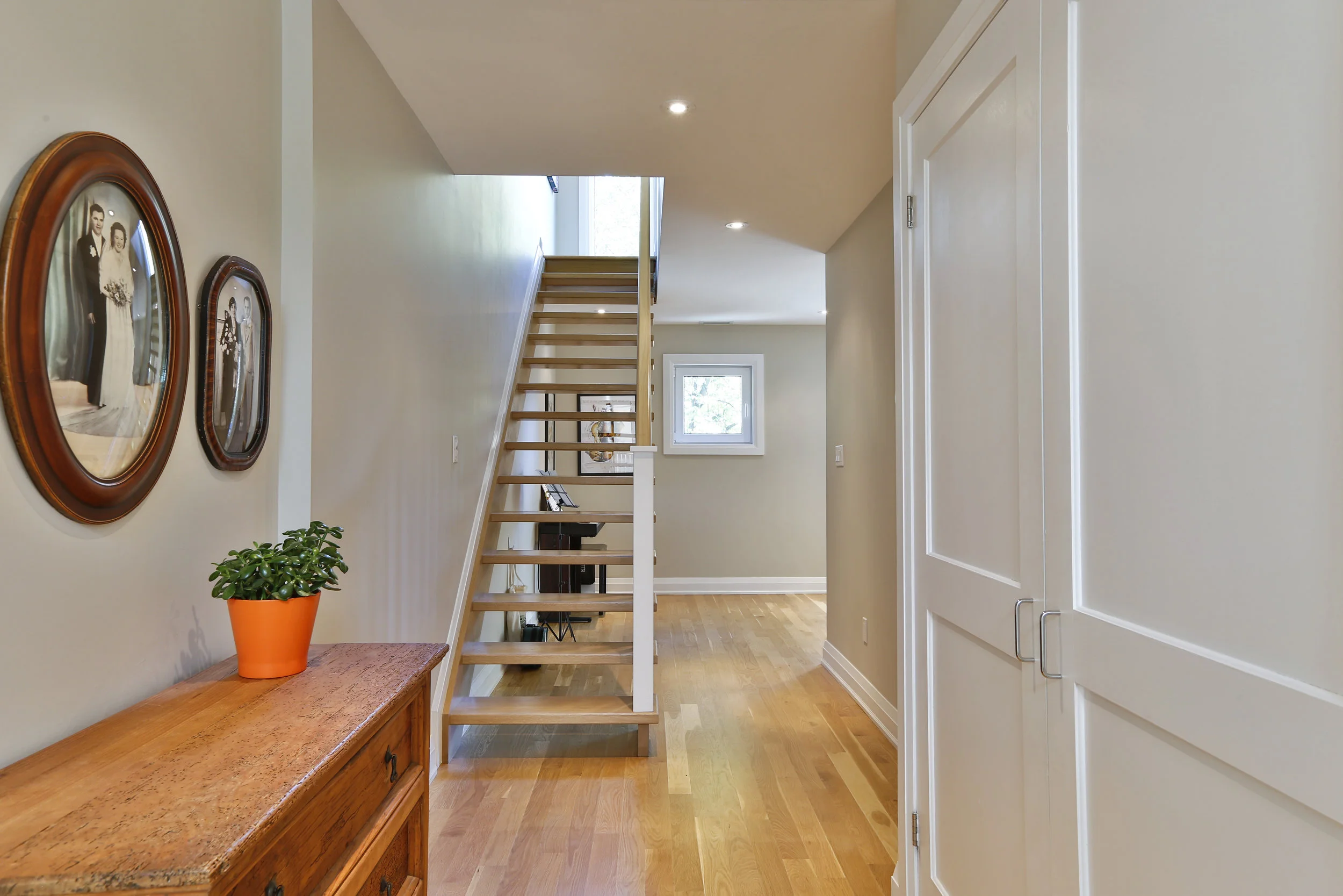 39-155HamptonAve.jpg