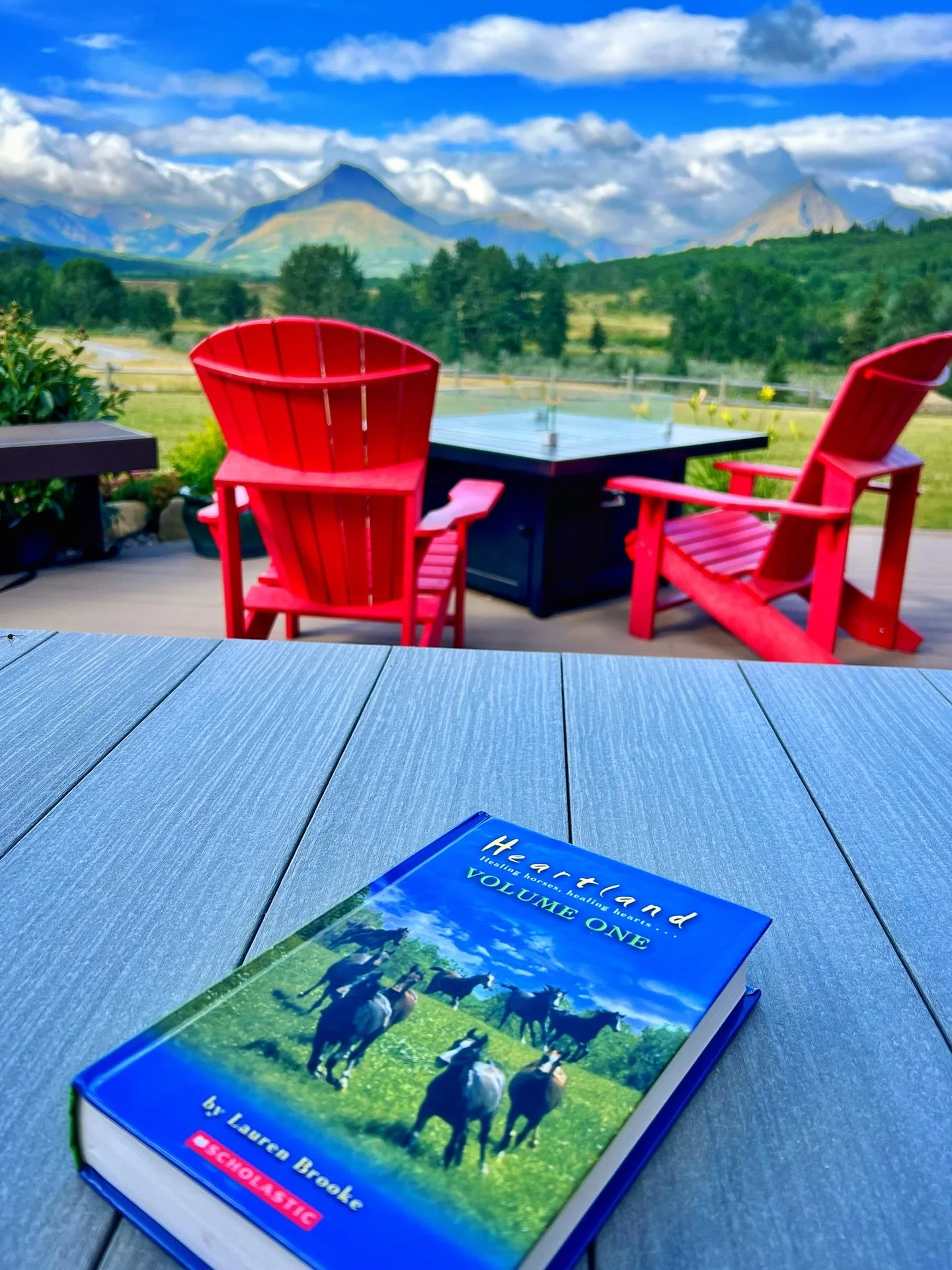 Many of our guests find us because of where we are &mdash; right here in Southern Alberta, where @official_heartlandoncbc has captured hearts for years.

Fans come to see filming locations&hellip;
But they come here to live it.
Real horses.
Real ranc