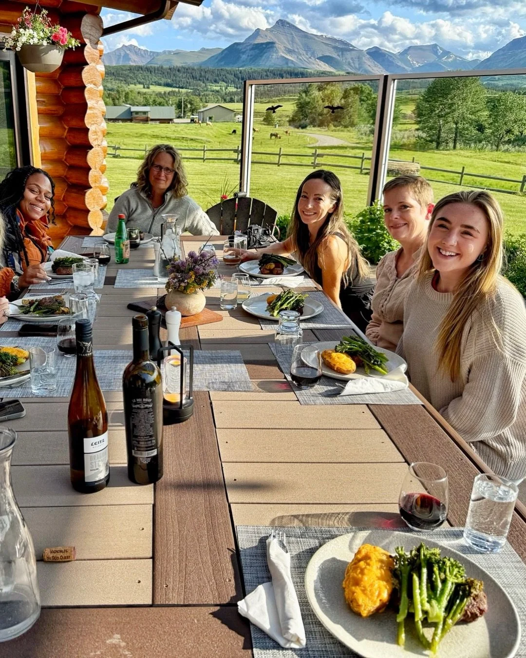 Dinner al fresco. On the deck. With that view. 
At a restaurant you might ask for a window seat &mdash; at Thanksgiving Ranch, we raise the bar with everything. 

#diningoutside #thisview #explorealberta #ranchlife #deckviews